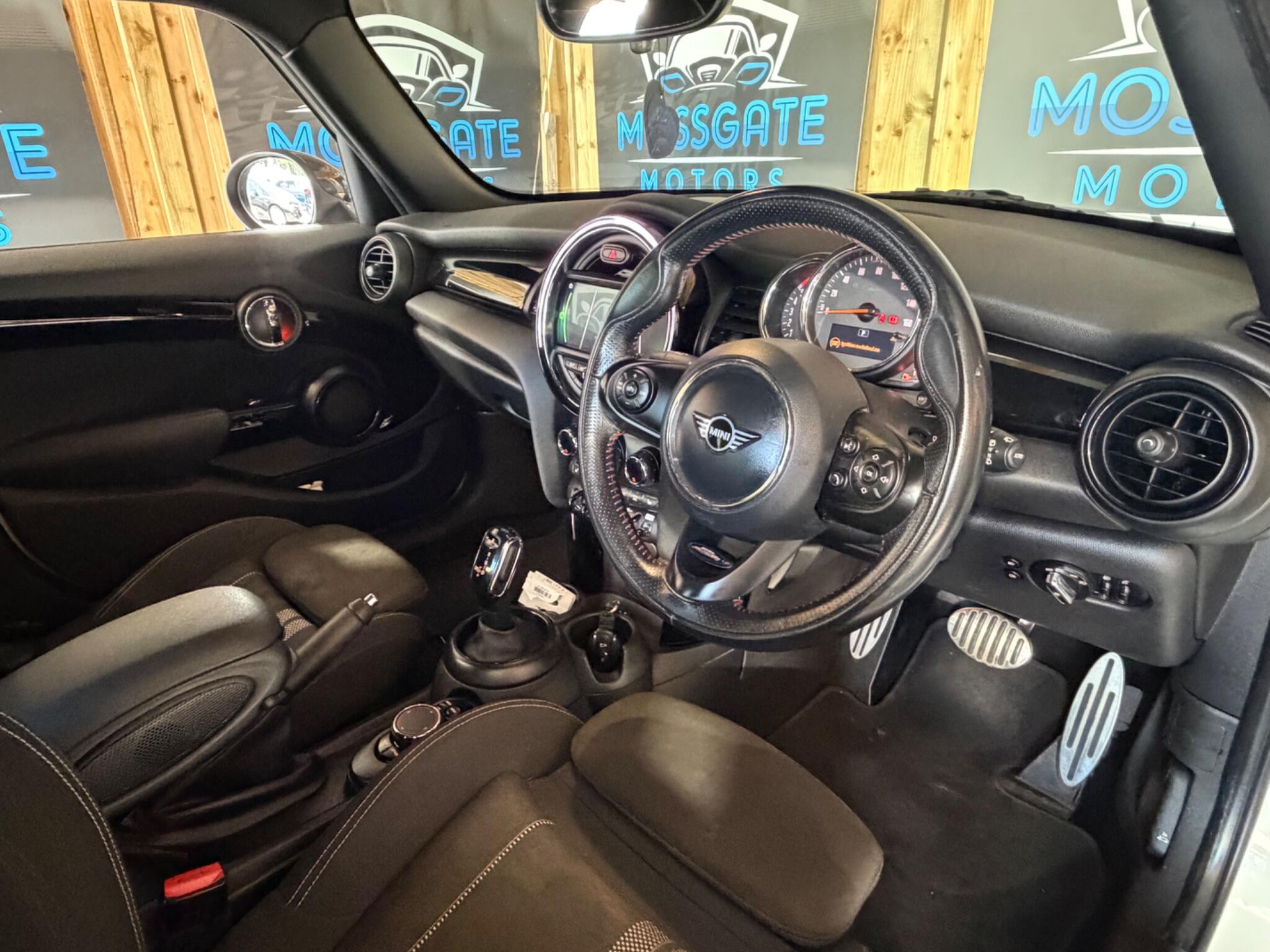 Mini Hatch view 13