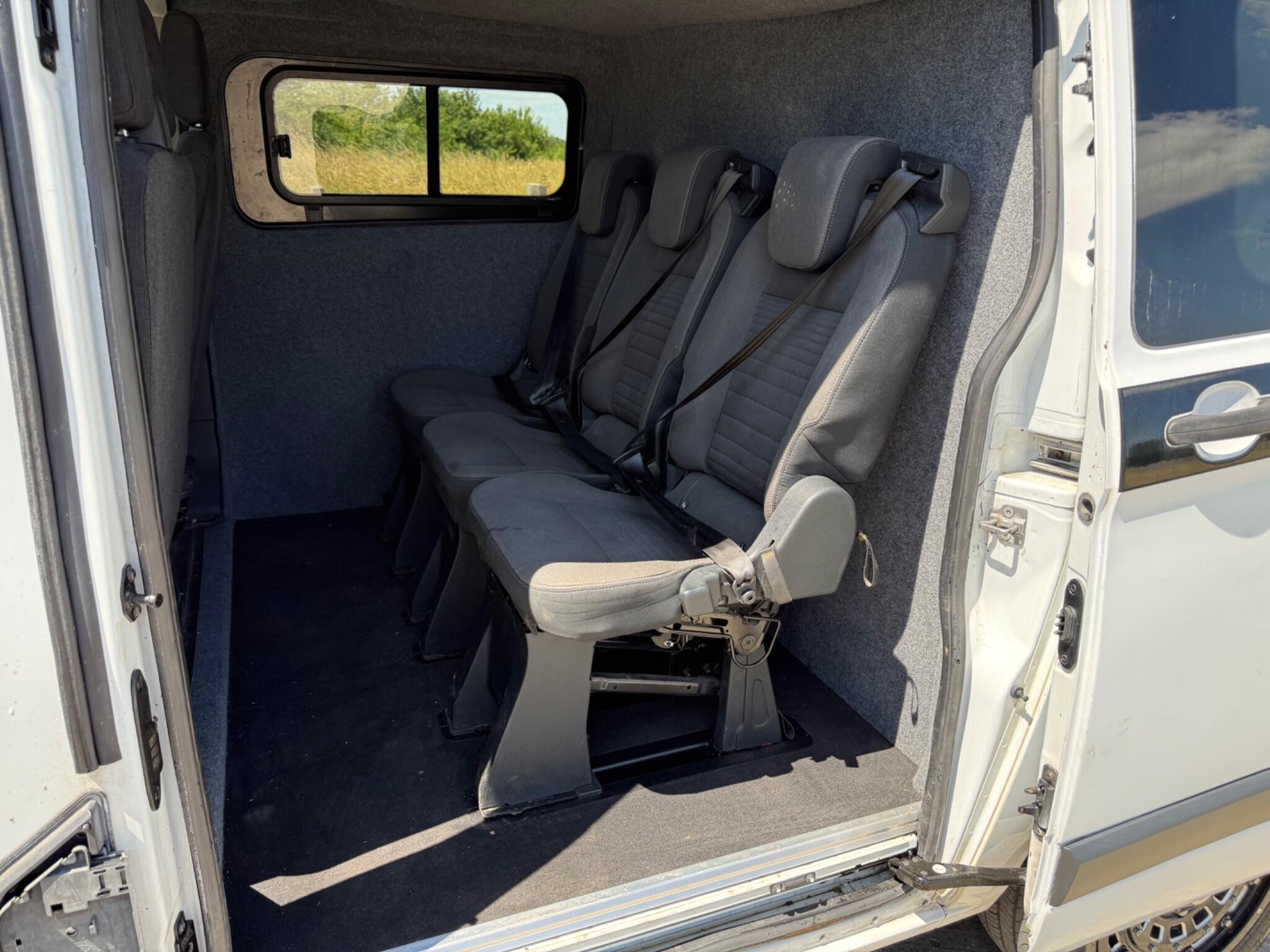 Ford Transit Custom 2.0 TDCi 290 L1 H1 5dr — photo 39 of 84