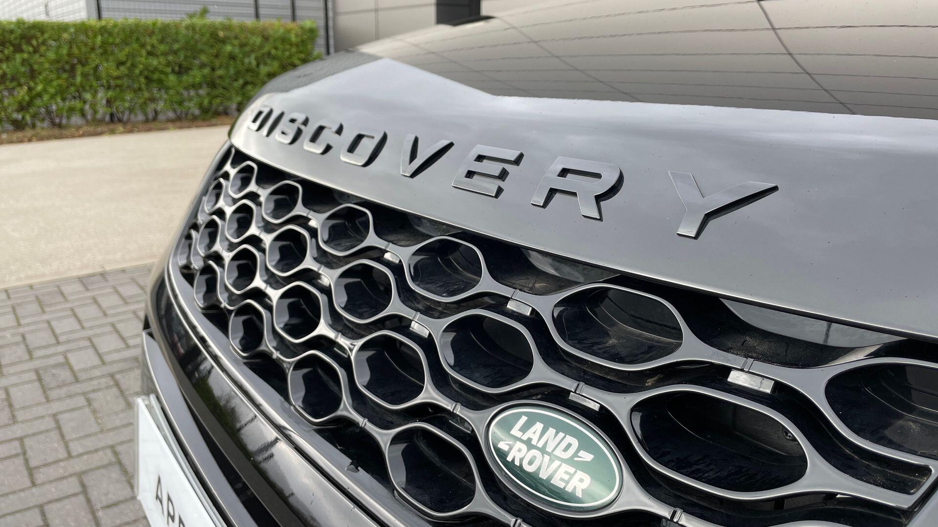 Land Rover Discovery Sport view 31