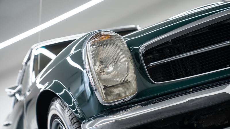Mercedes-Benz SL view 13
