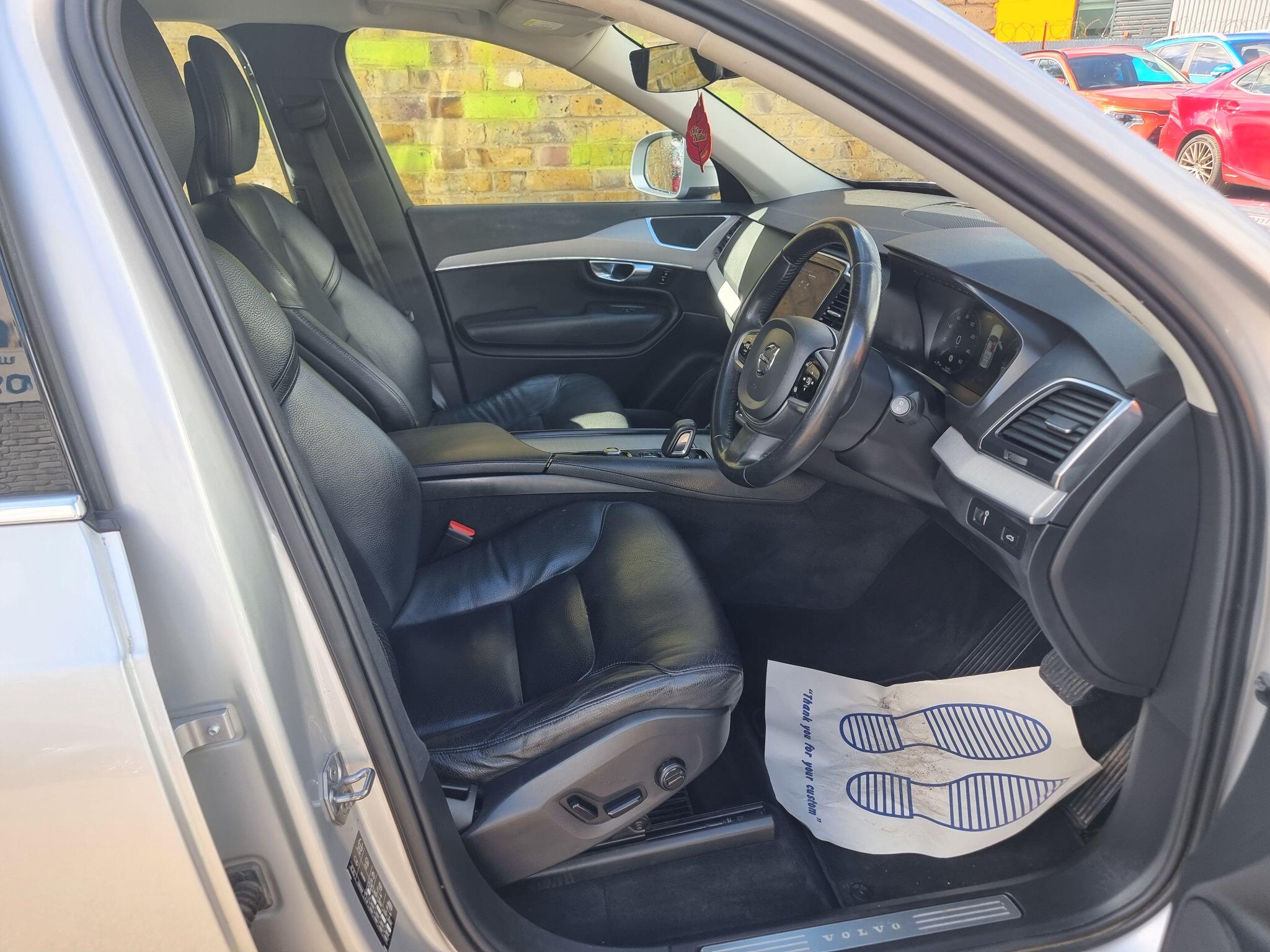 Volvo XC90 view 29