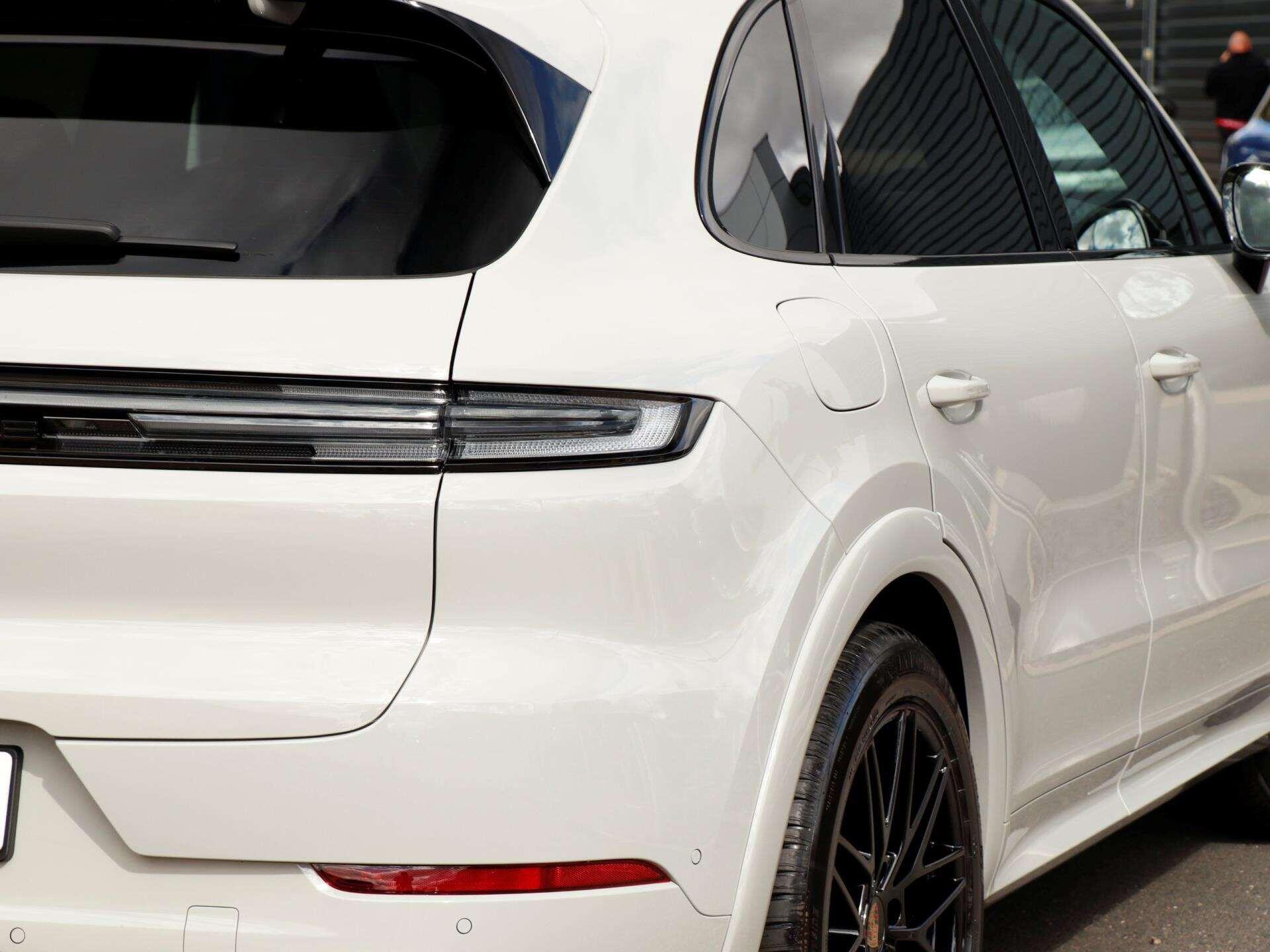 Porsche Cayenne view 33