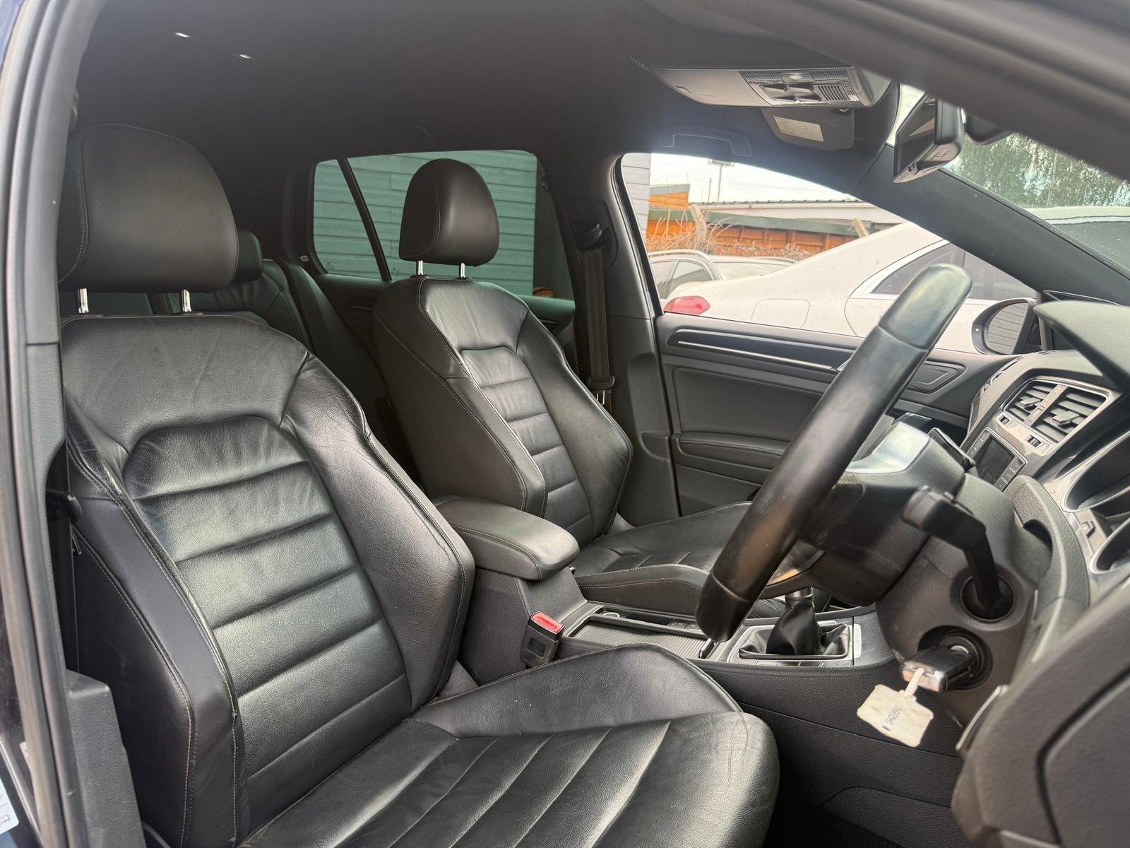 Volkswagen Golf view 14