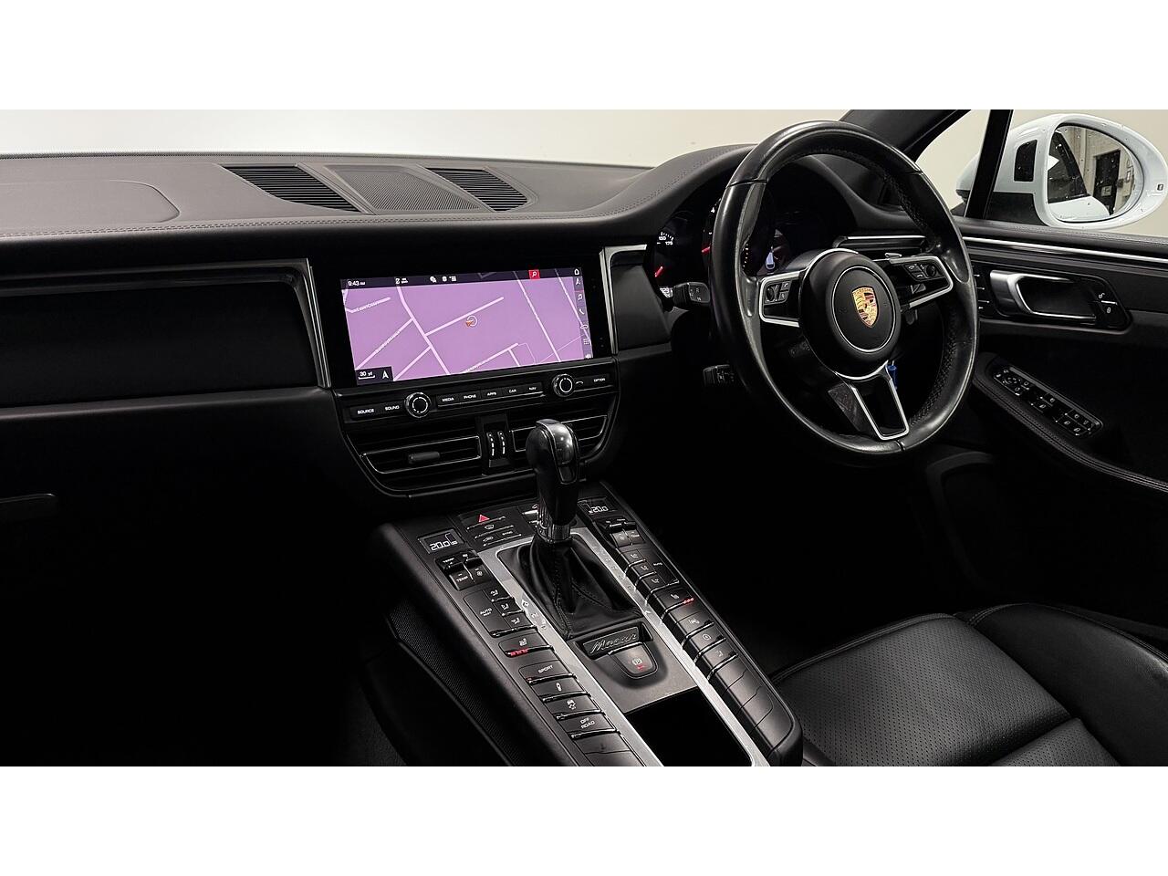 Porsche Macan view 25