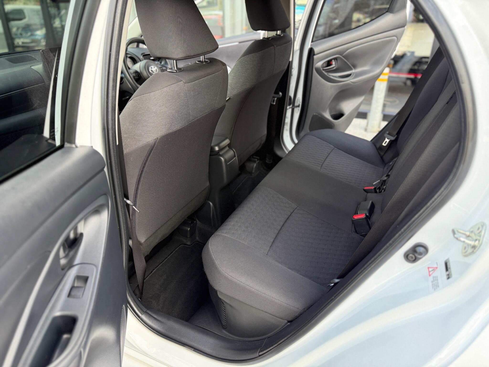 Toyota Yaris view 35