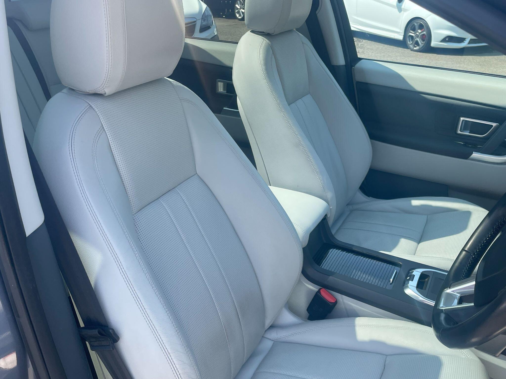 Land Rover Discovery Sport view 16