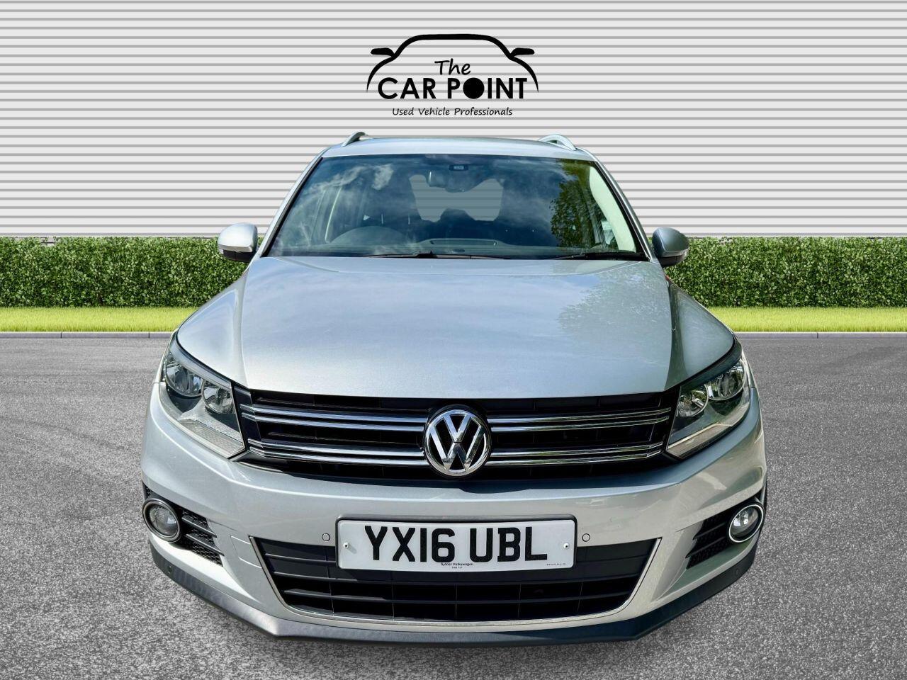 Volkswagen Tiguan view 4