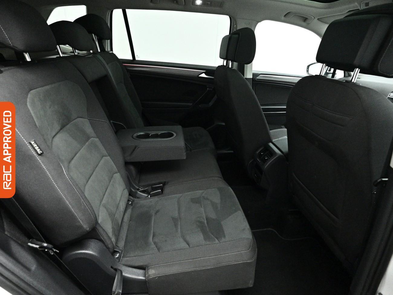 Volkswagen Tiguan Allspace view 13