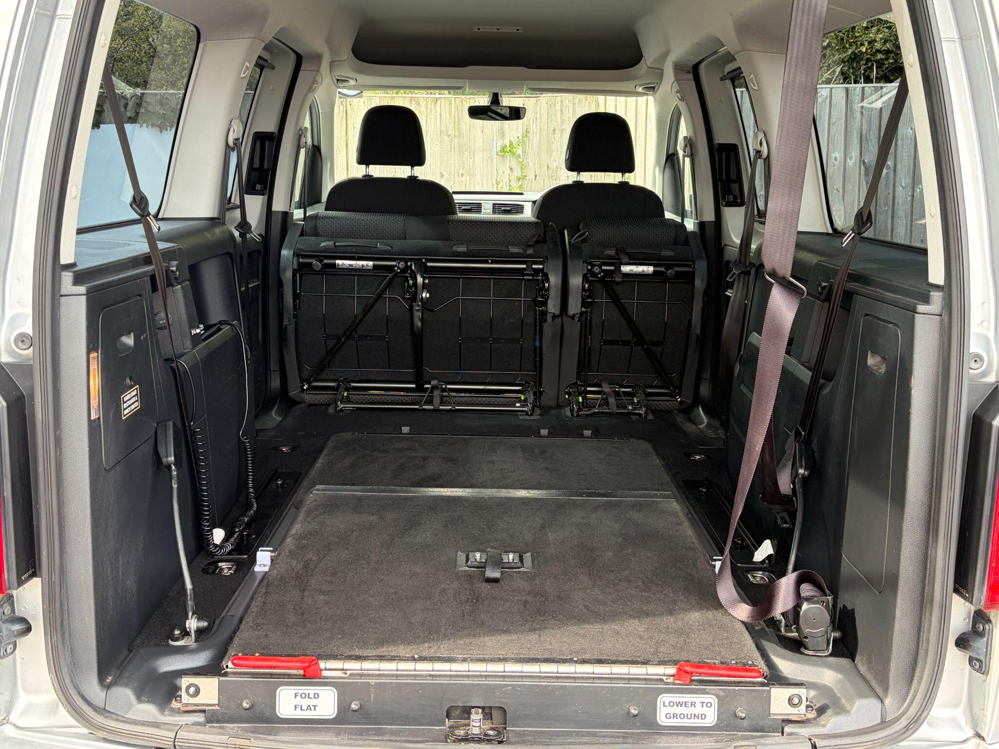 Volkswagen Caddy Maxi Life view 24
