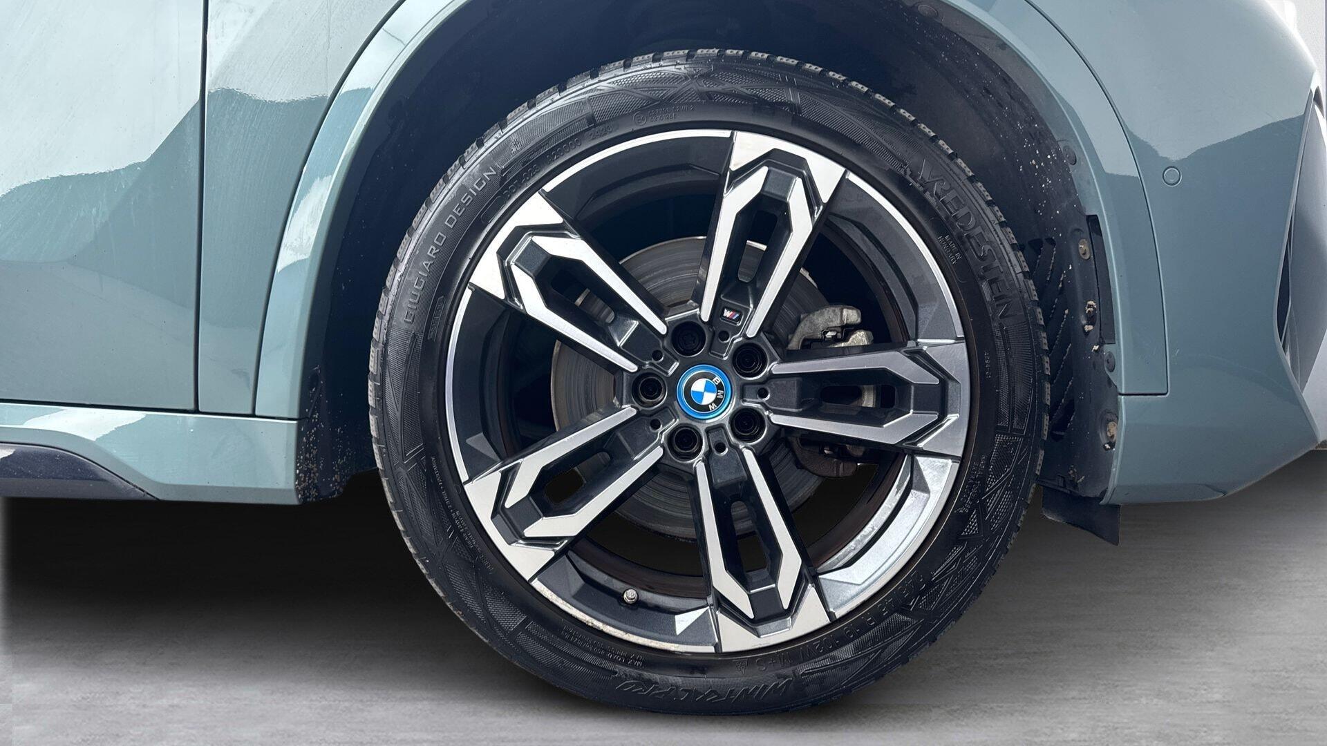 BMW iX1 view 14