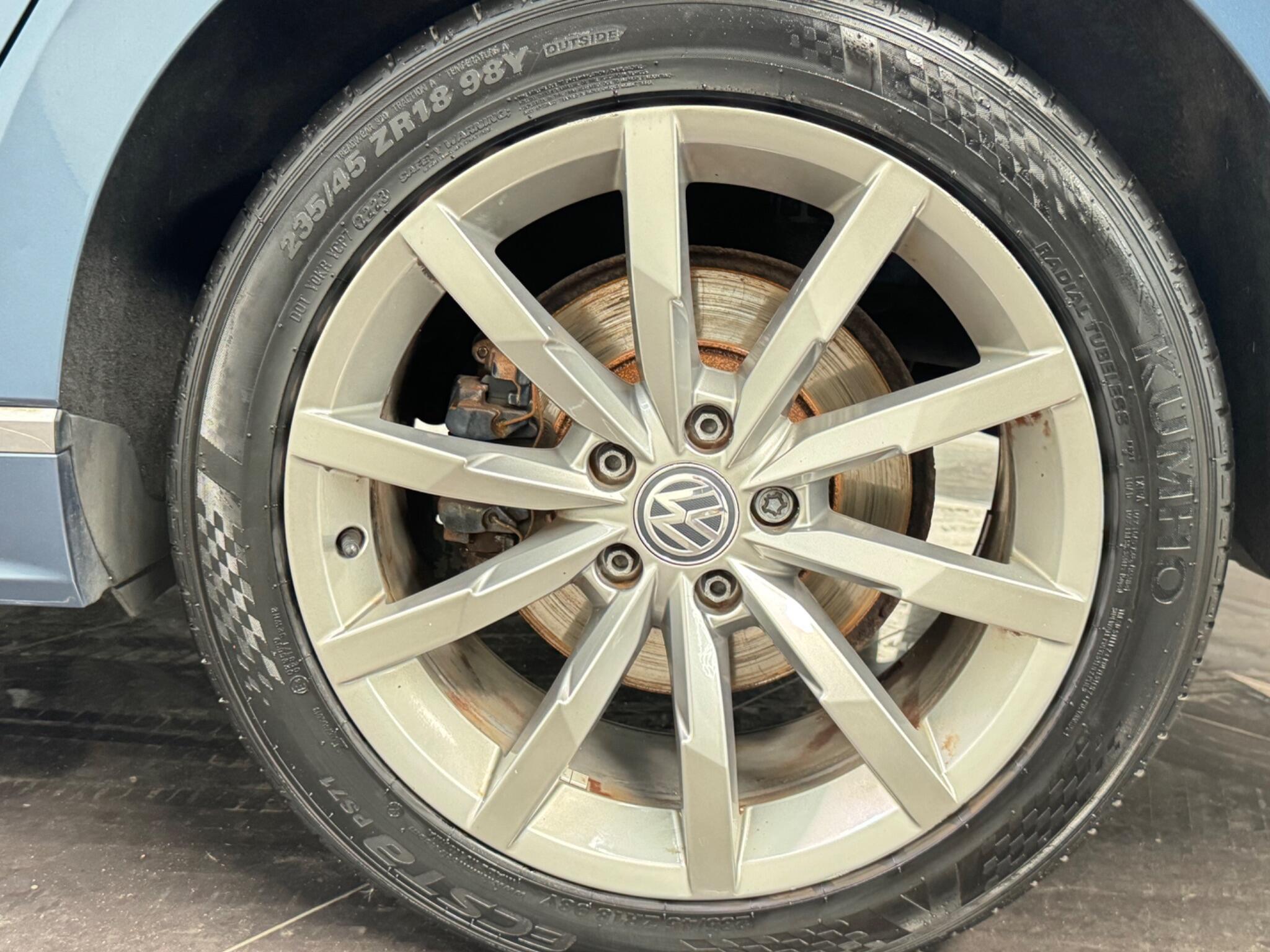Volkswagen Passat view 58