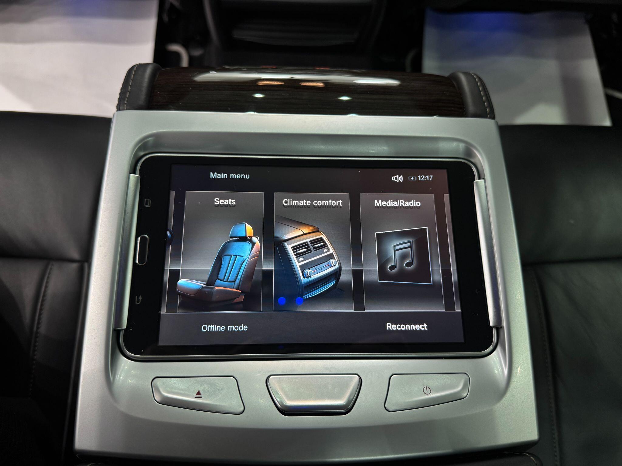 BMW 7 Series view 58