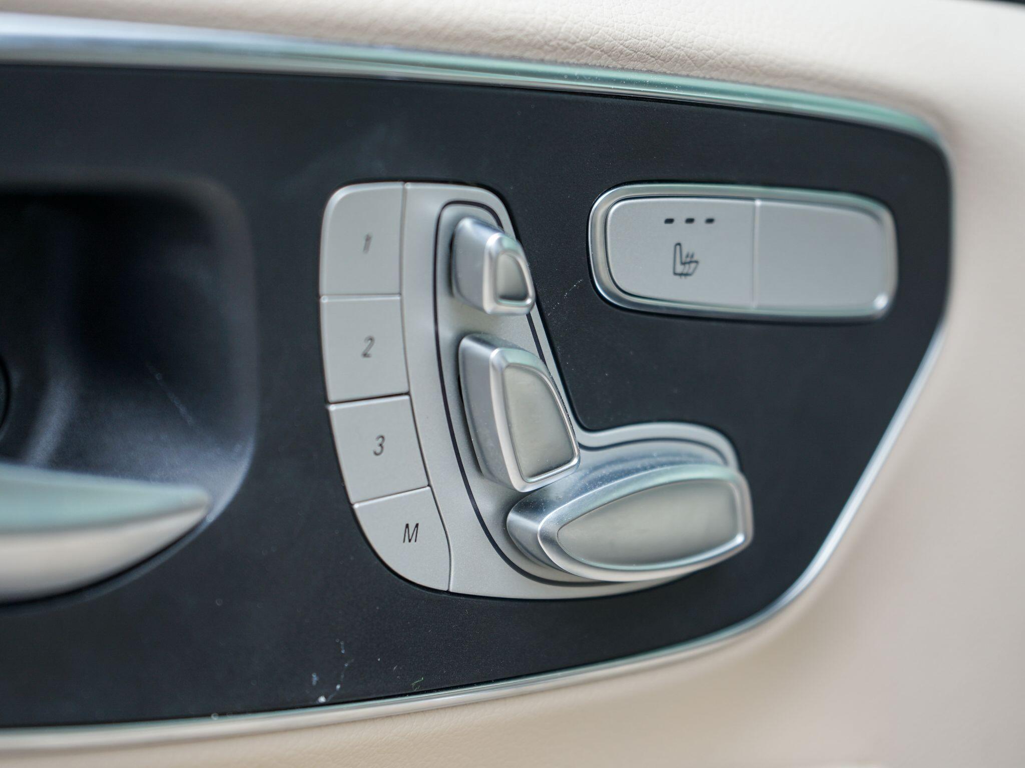 Mercedes-Benz V Class view 19