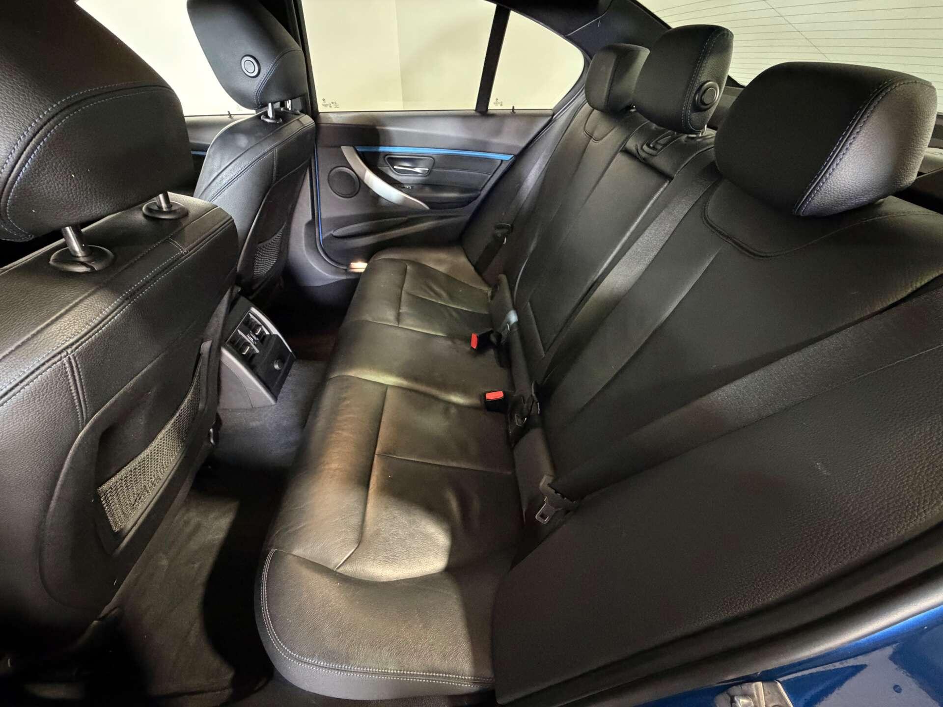BMW 3 Series view 59
