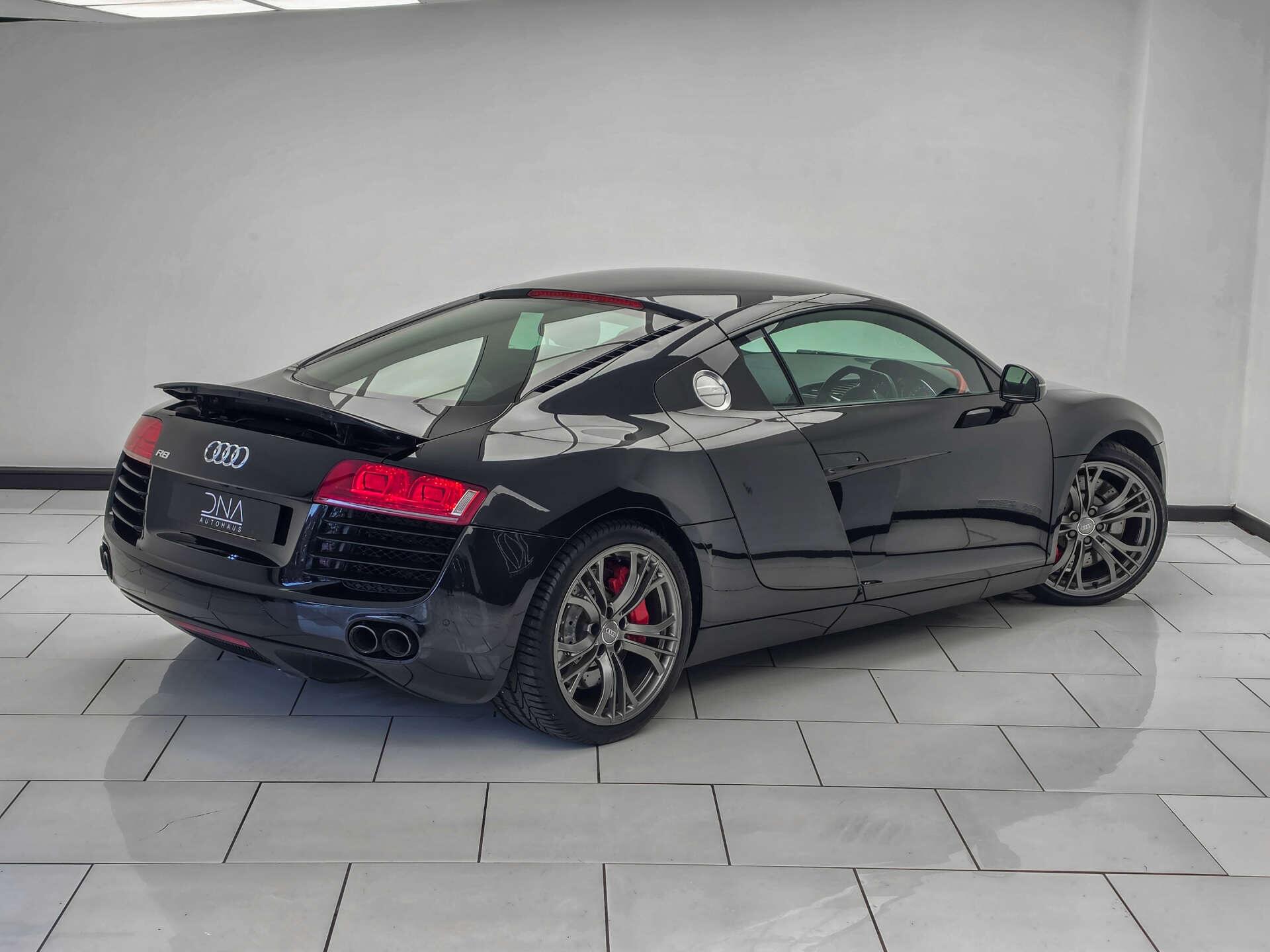 Audi R8 view 8