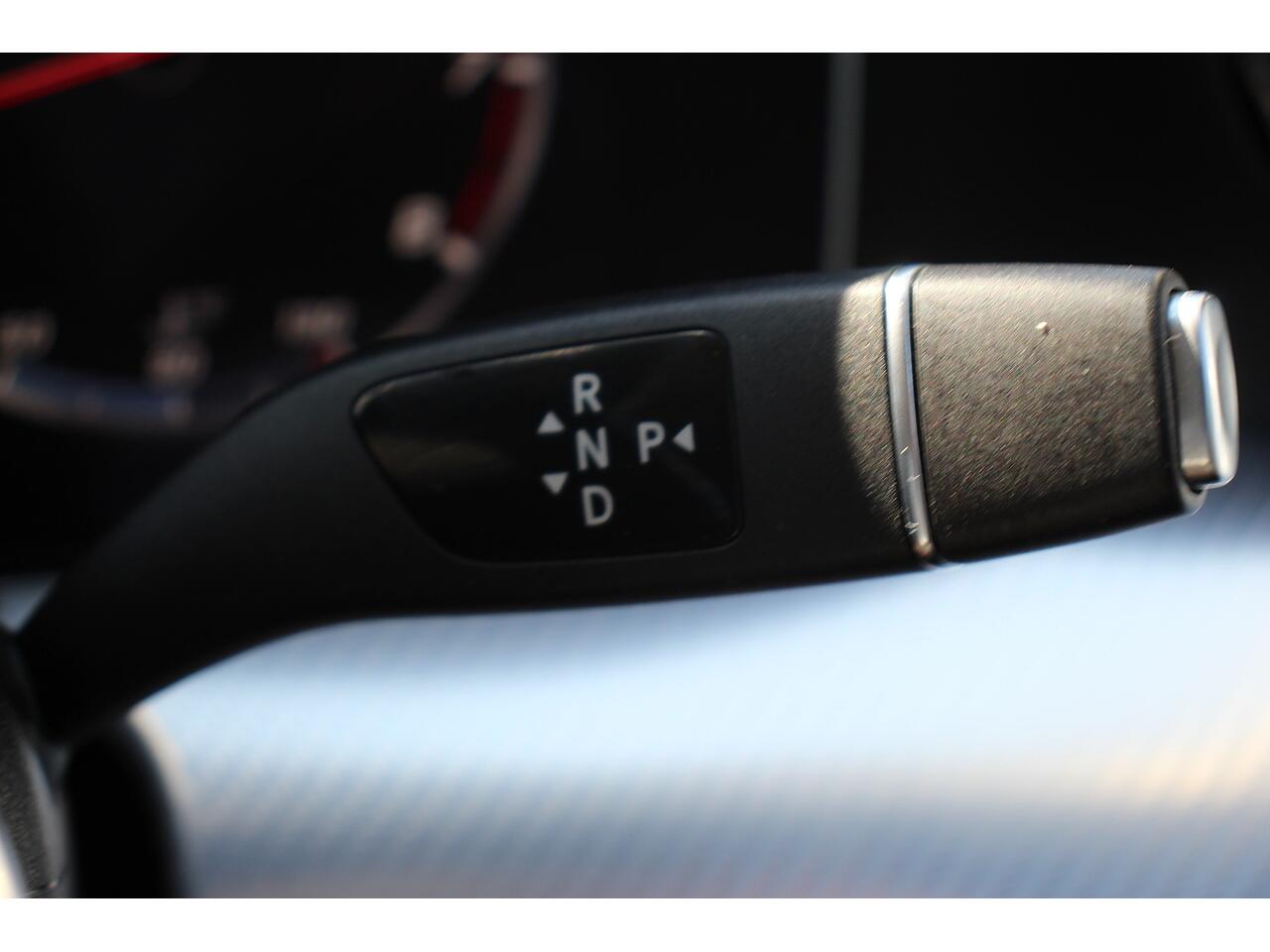 Mercedes-Benz E Class view 29