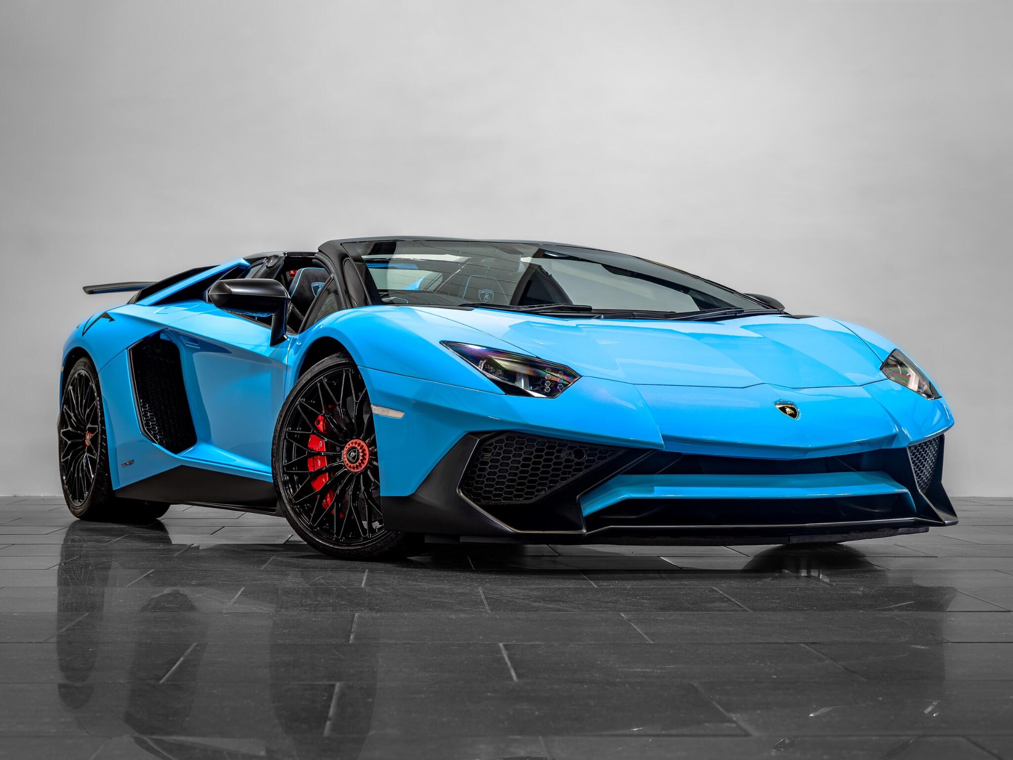 Lamborghini Aventador view 8