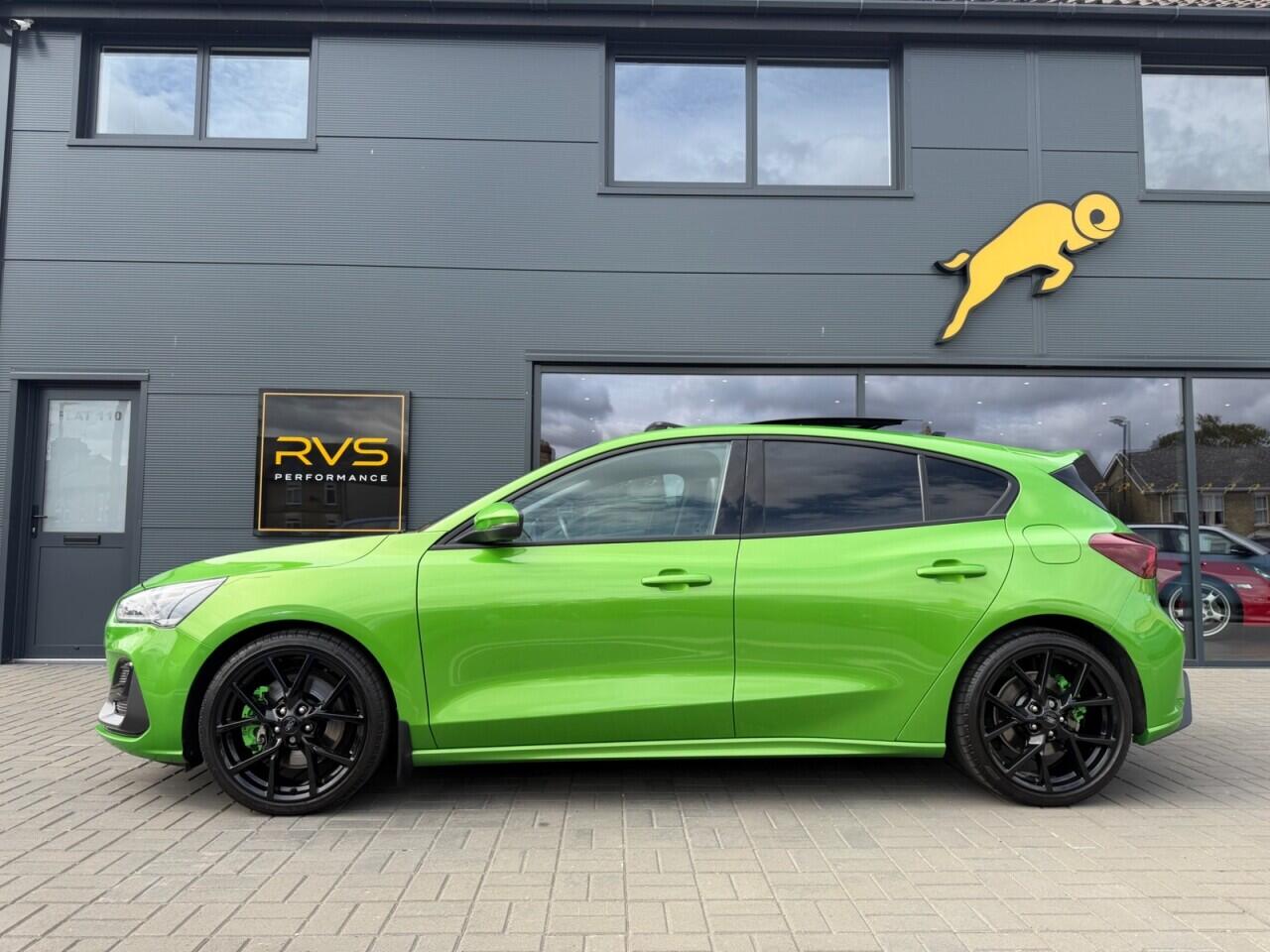 Ford Focus view 12