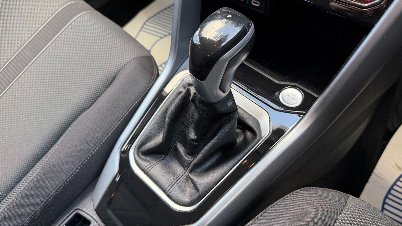 Volkswagen T-Roc view 29