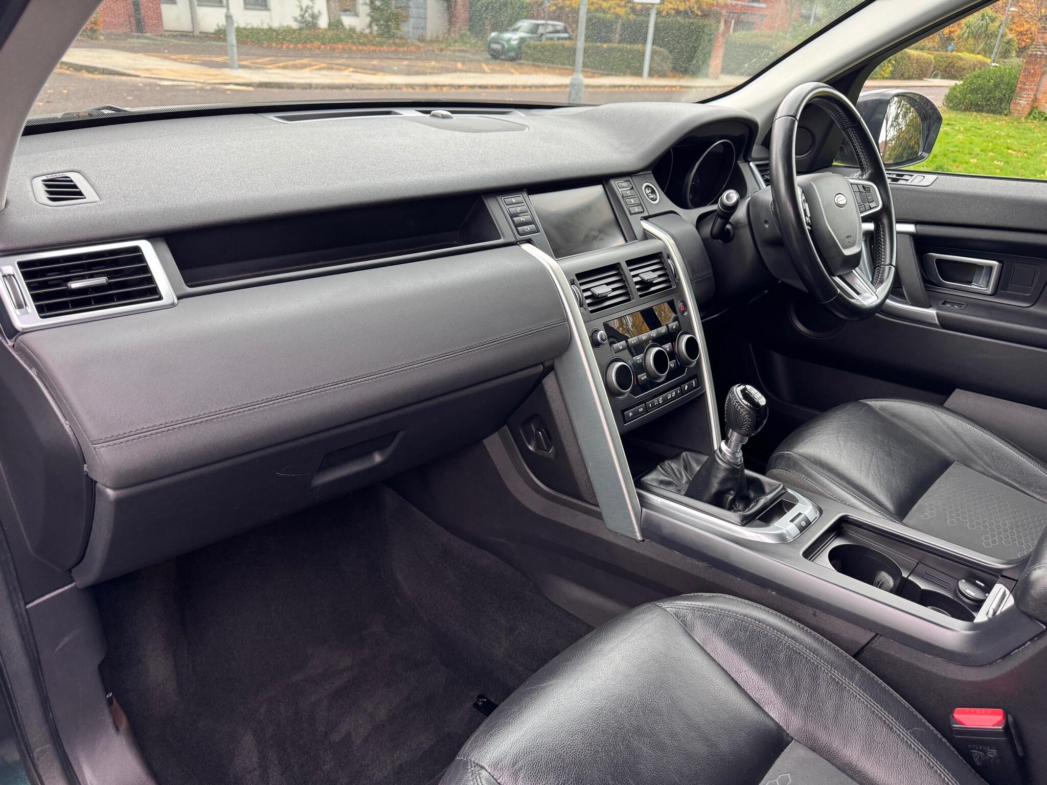 2016 Land Rover Discovery Sport 2.0 TD4 SE Tech 4WD Euro 6 (s/s) 5dr (5 Seat) • 100,000 miles image 12