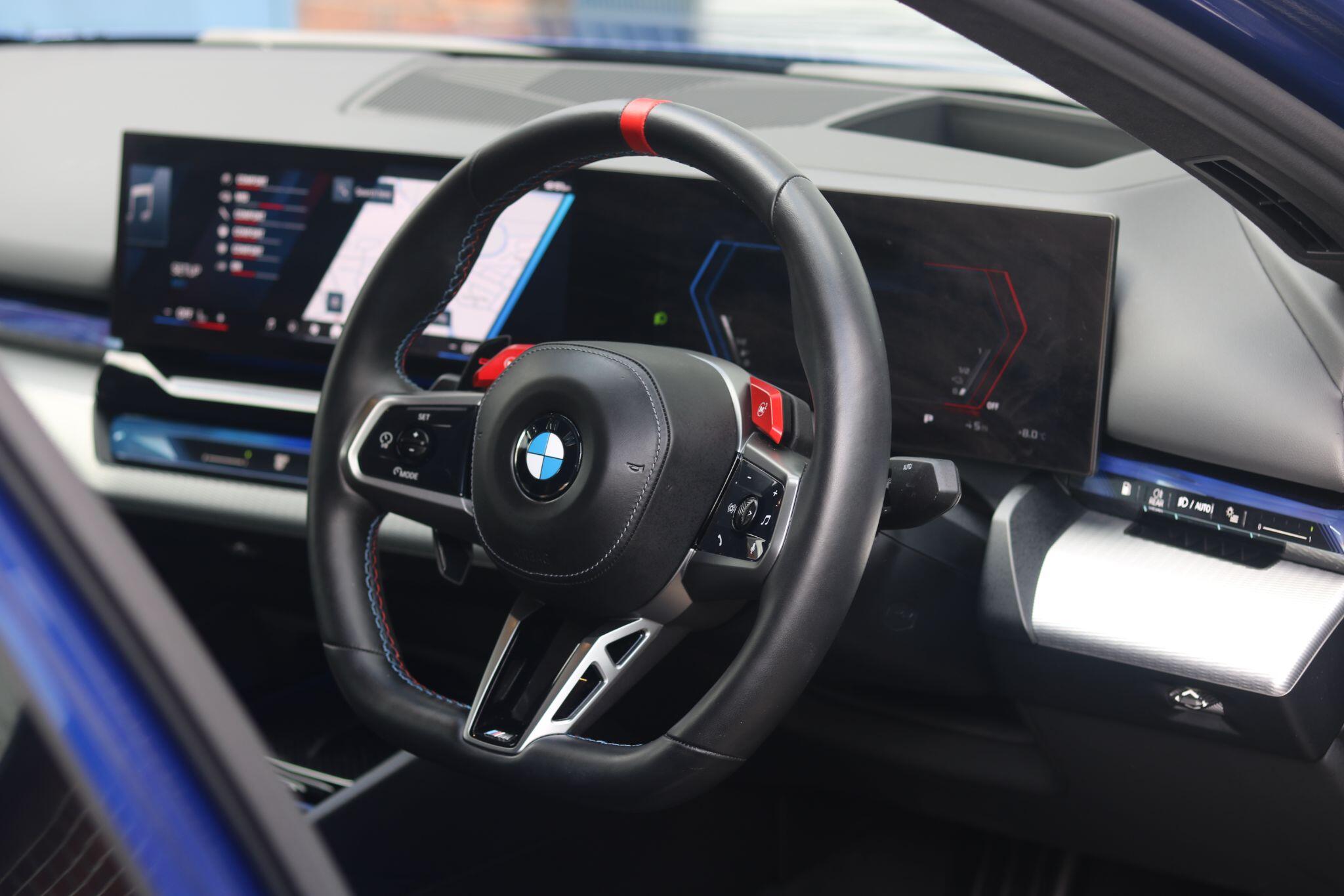 BMW M5 view 17