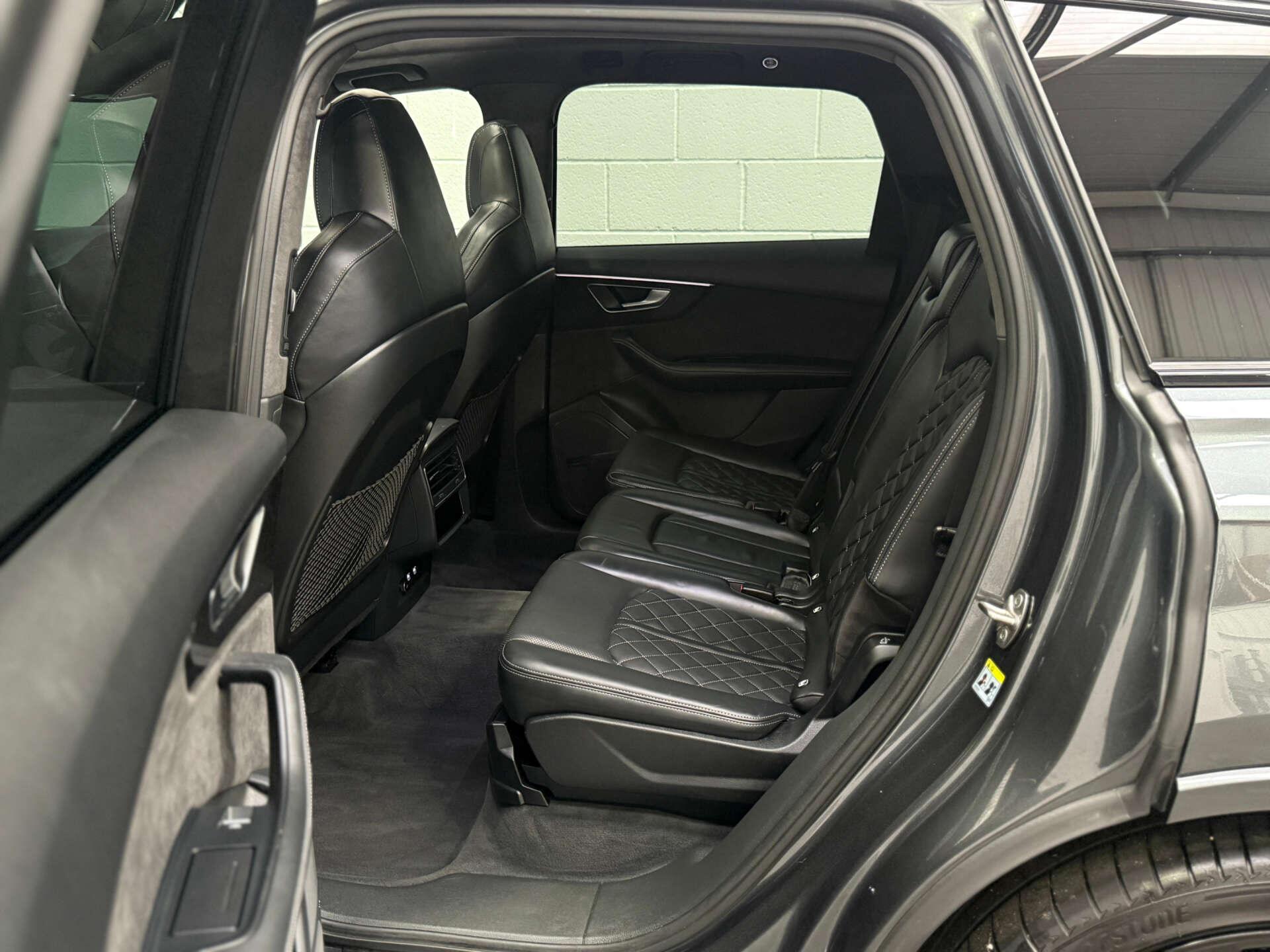 Audi SQ7 view 23