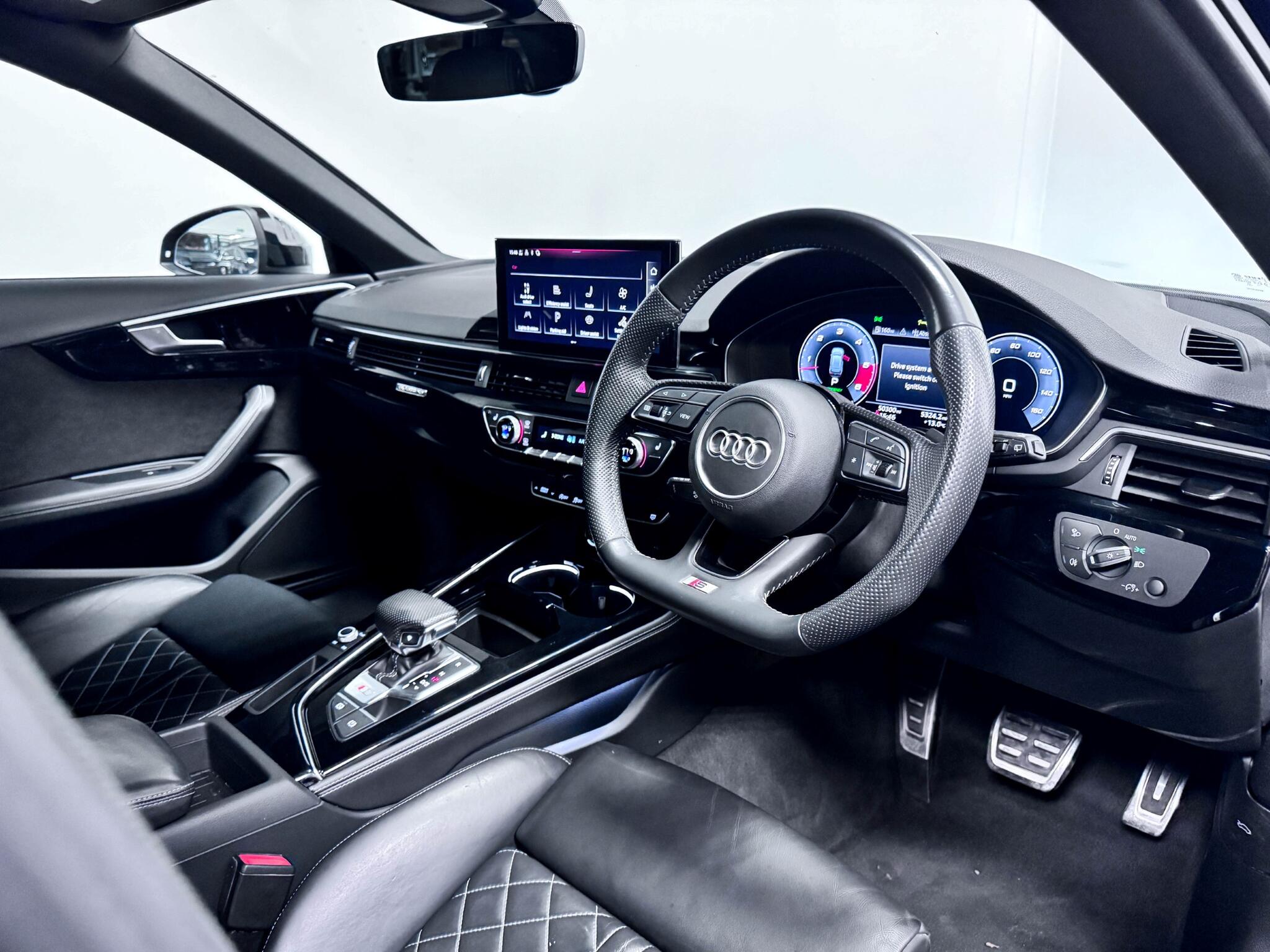 Audi S4 view 21