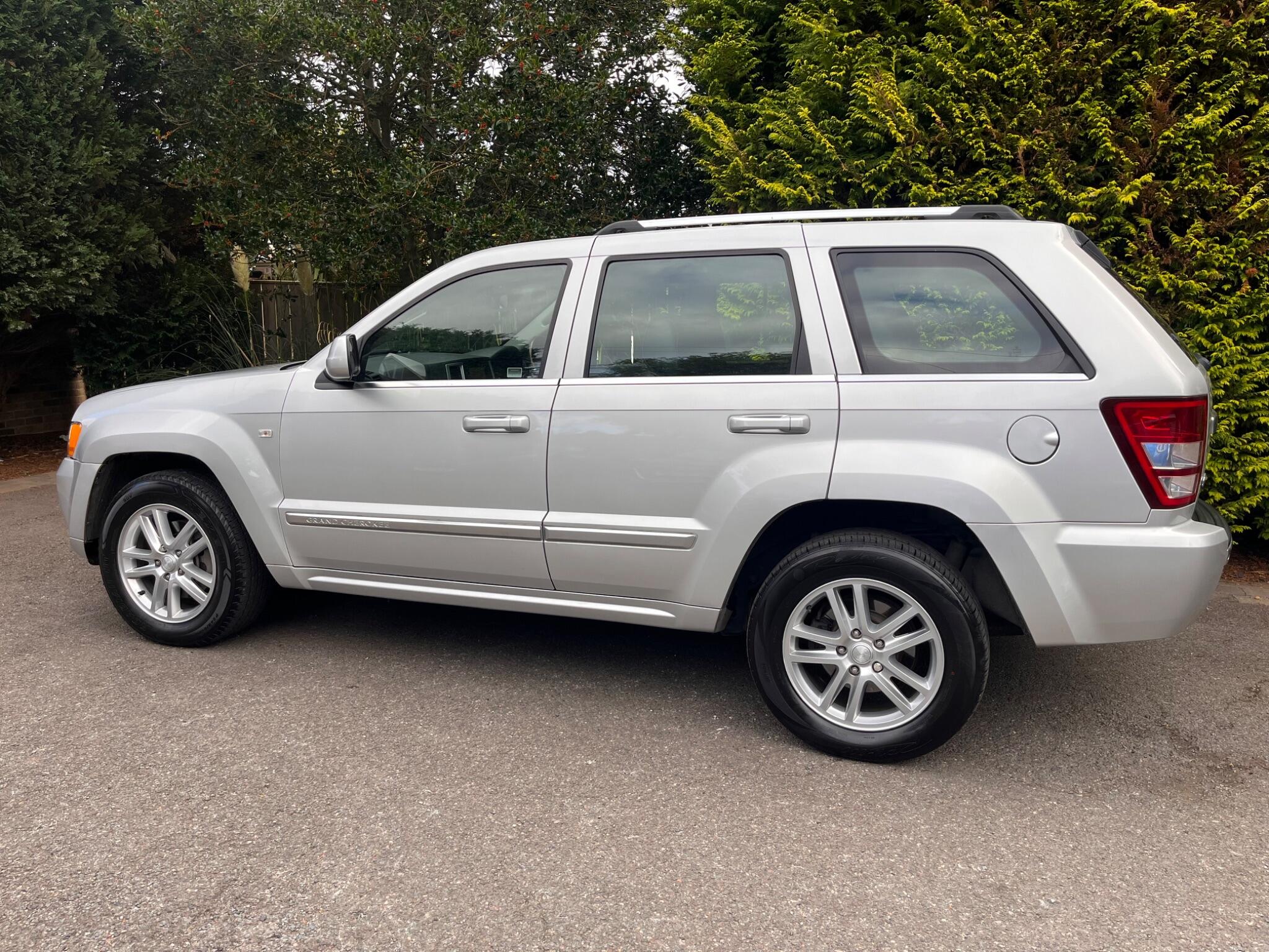 Jeep Grand Cherokee view 6