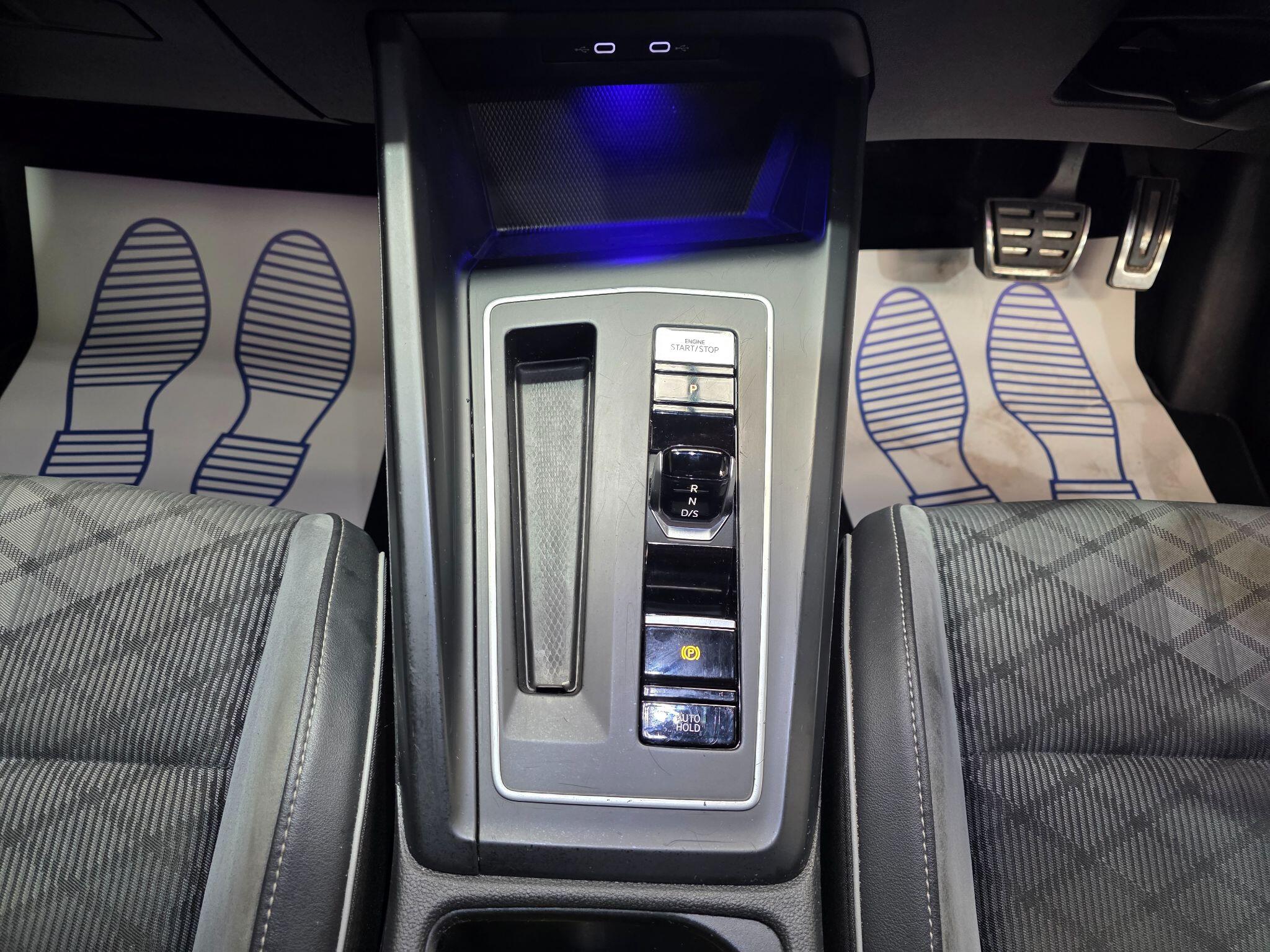 Volkswagen Golf view 9