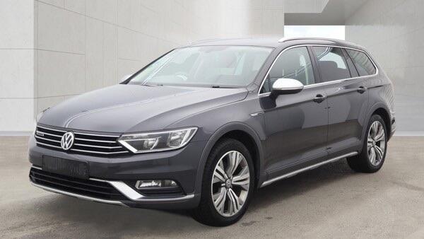 Volkswagen Passat view 2