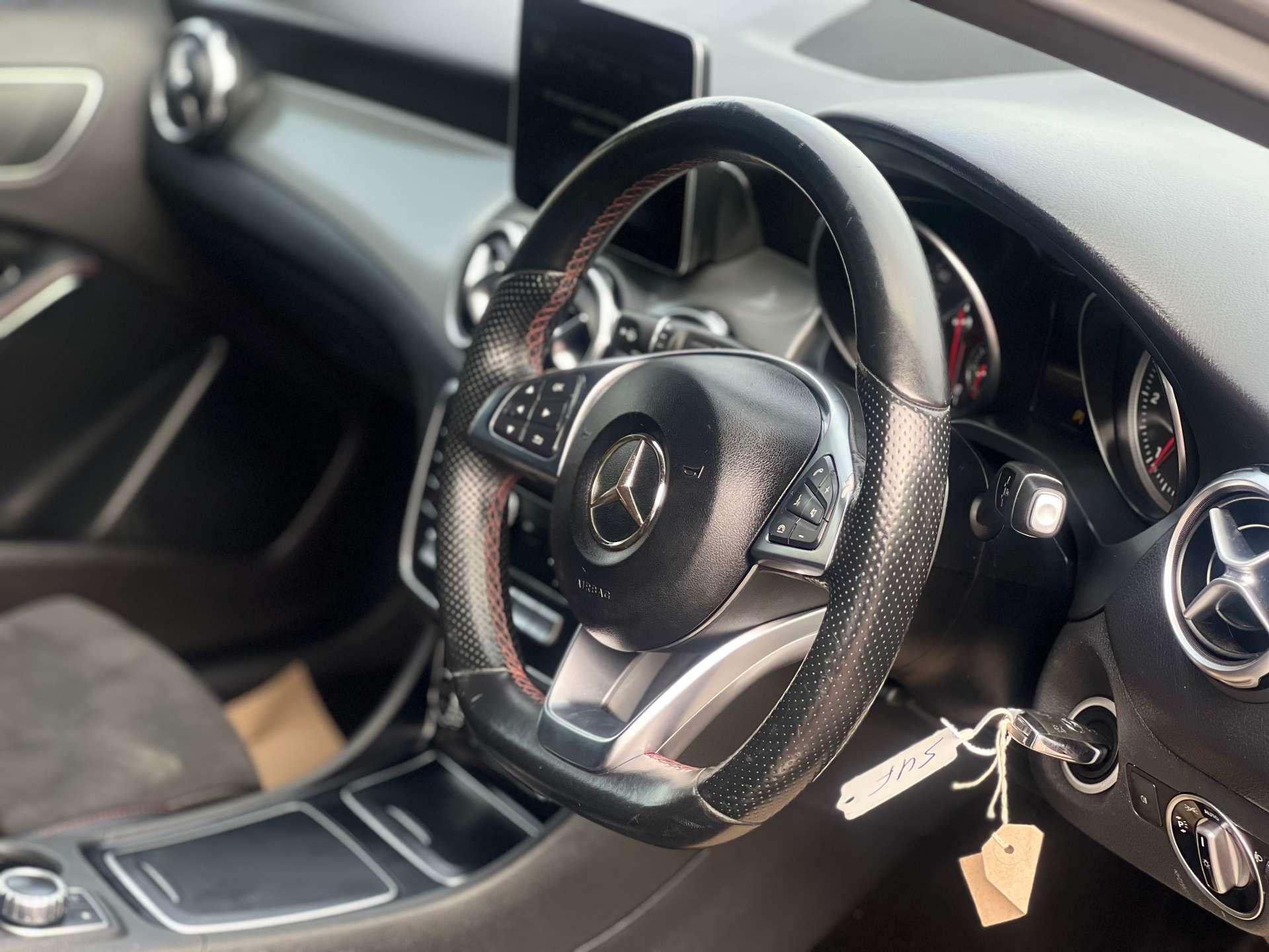 Mercedes-Benz GLA view 18