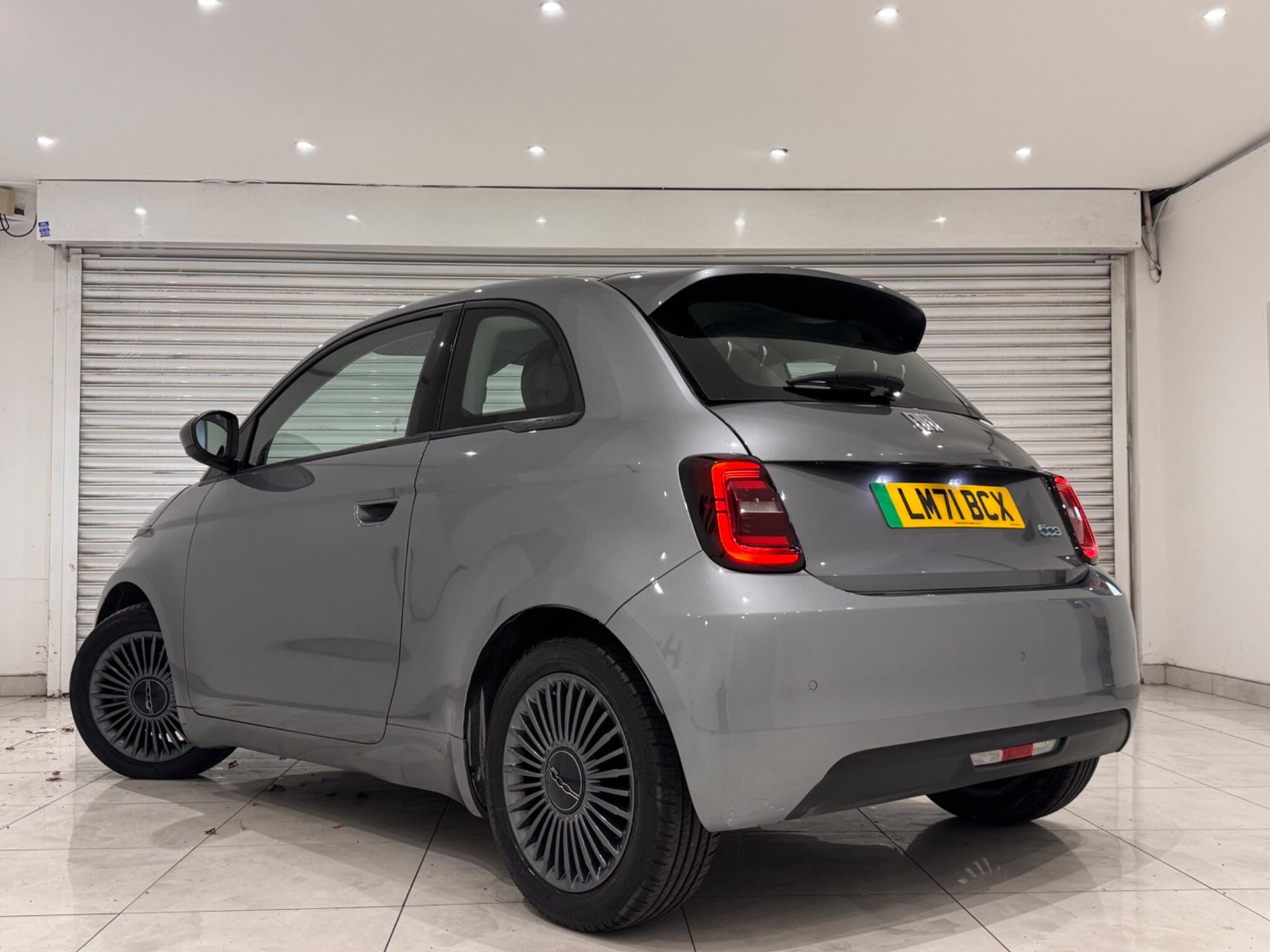 Fiat 500E view 5