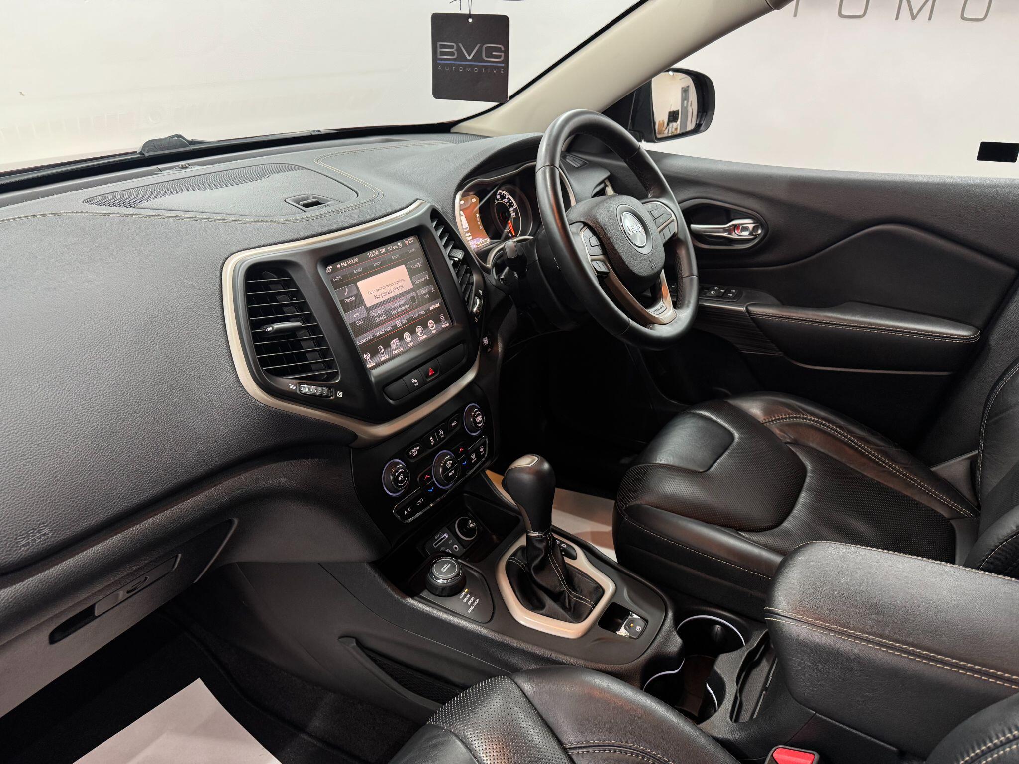 Jeep Cherokee view 58