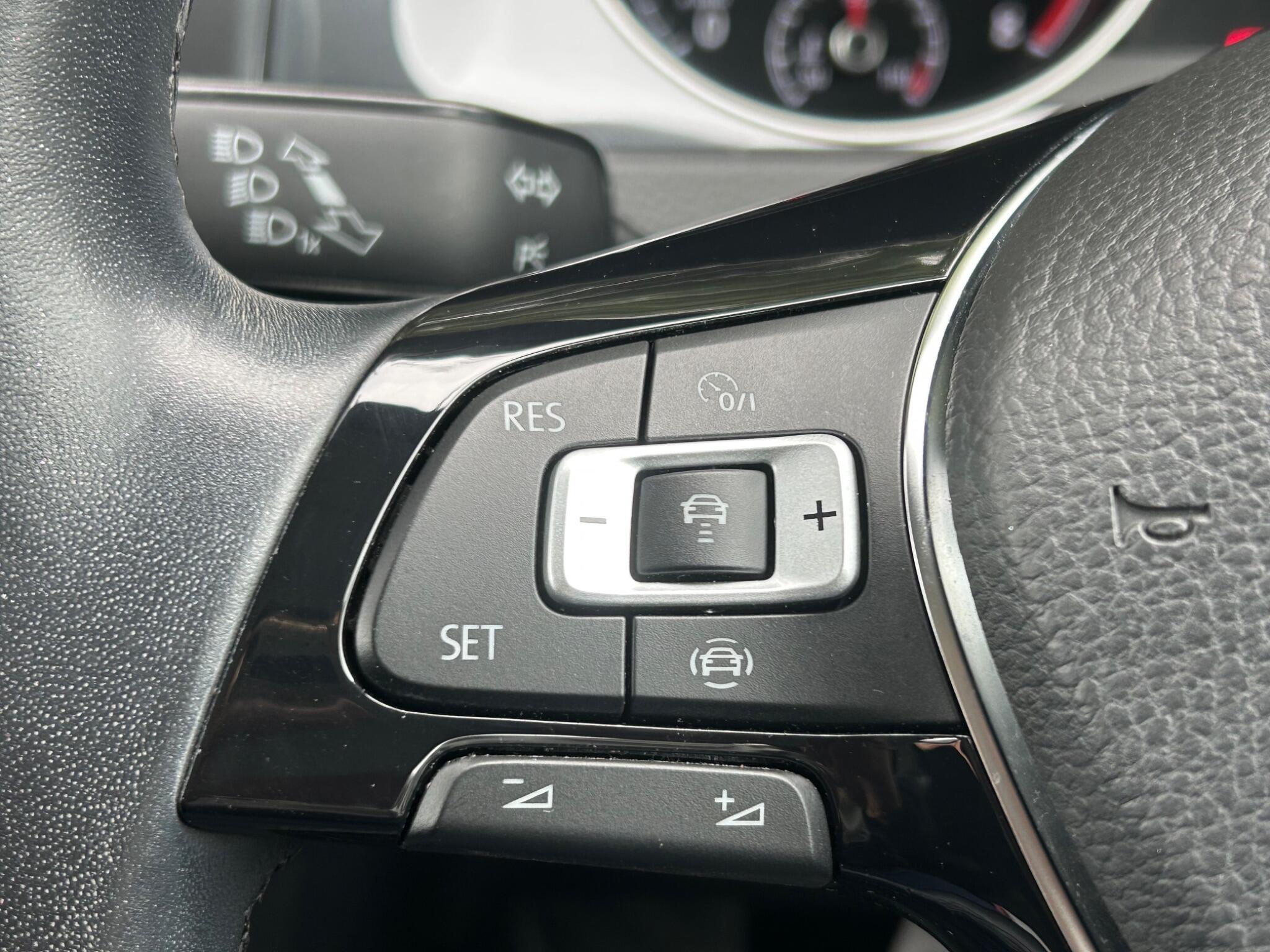 Volkswagen Golf view 32