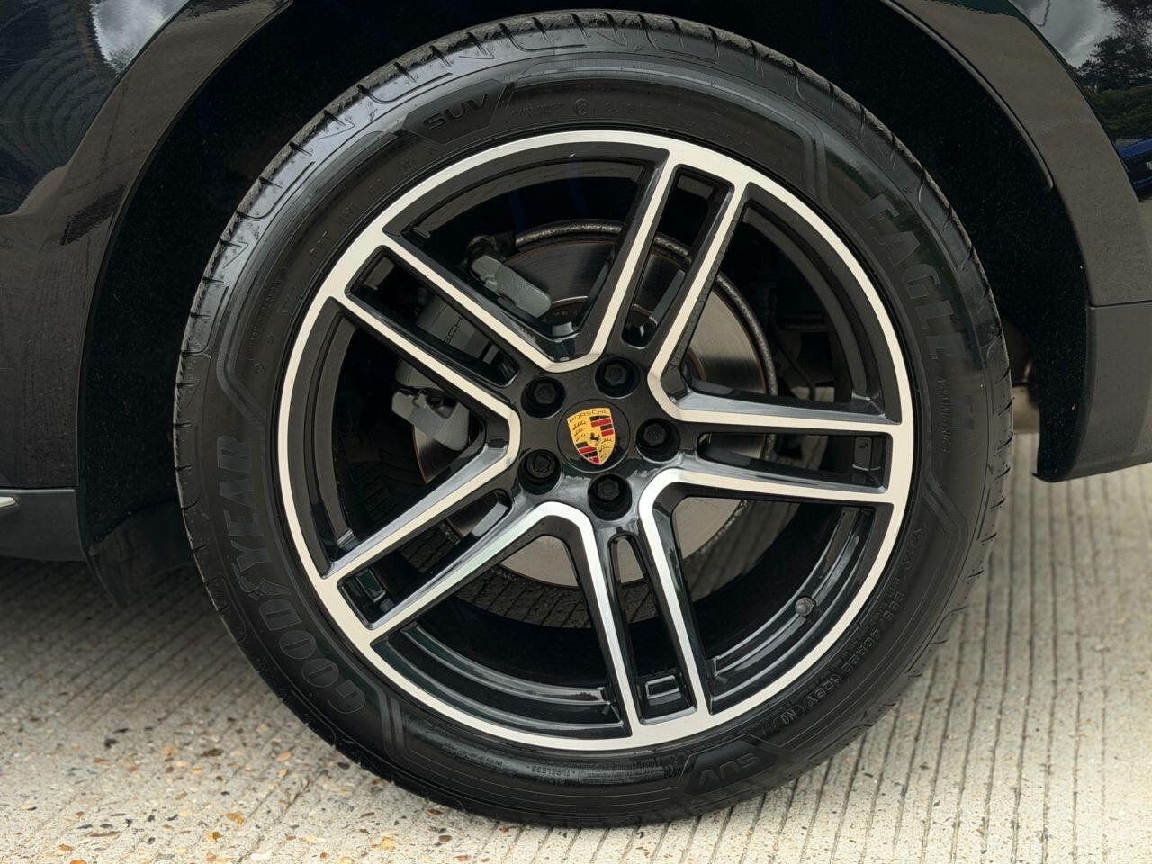 Porsche Macan view 9