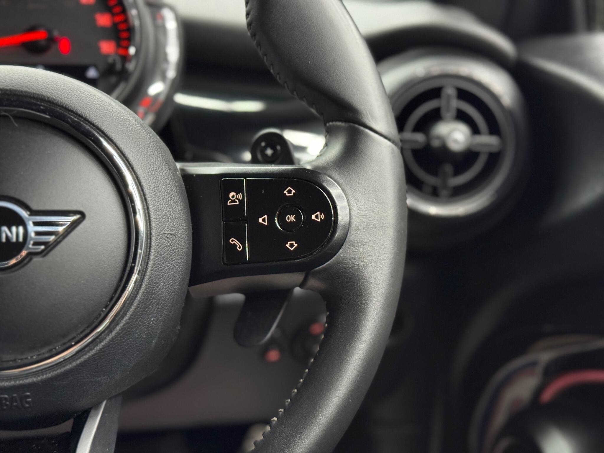 MINI Hatch view 20