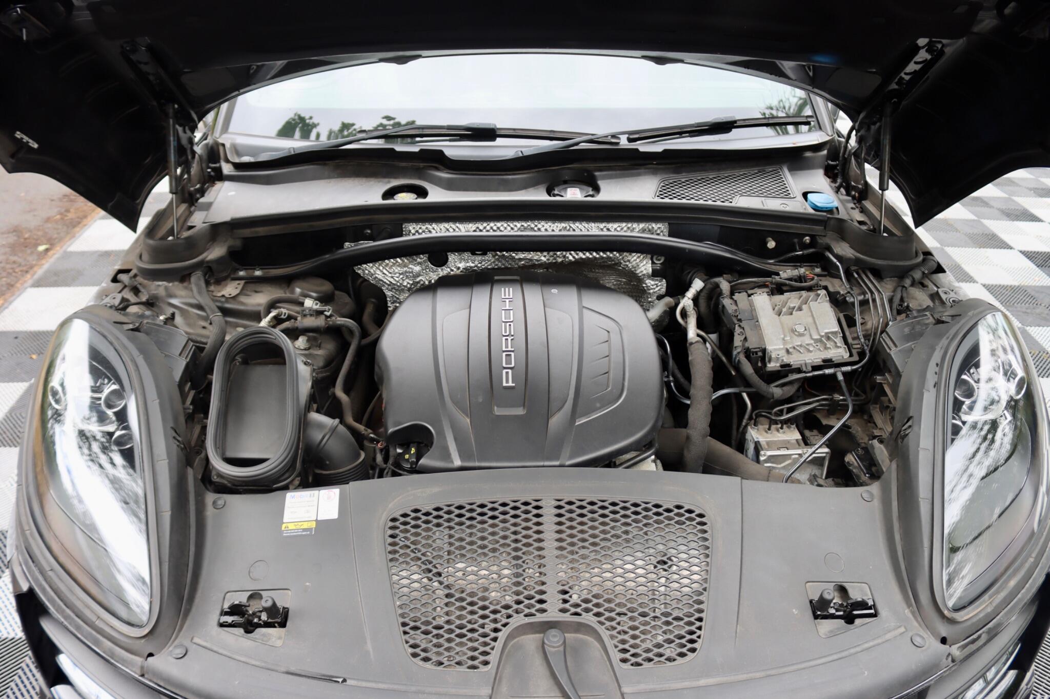 Porsche Macan view 78