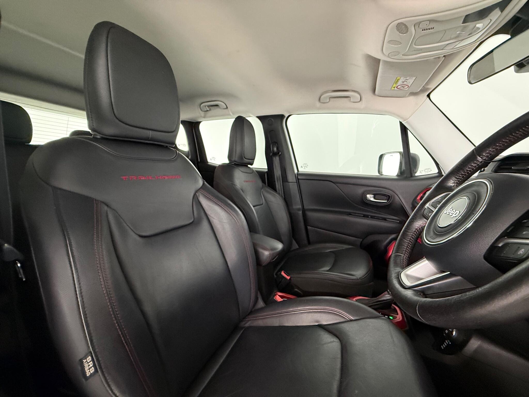 Jeep Renegade view 29
