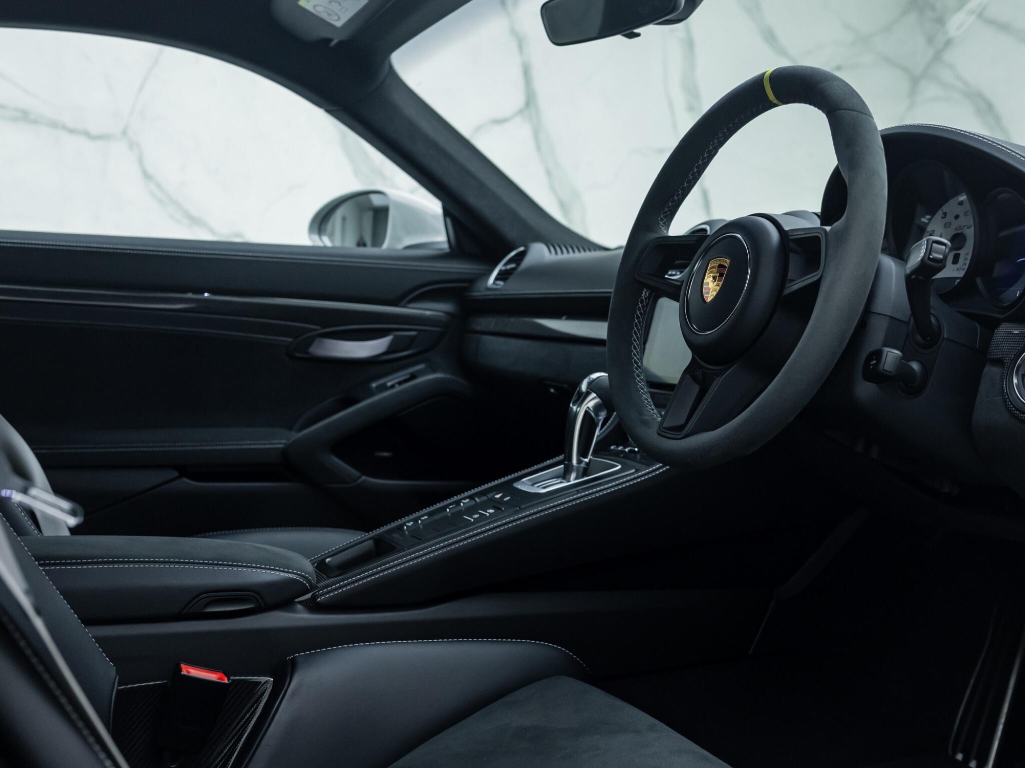 Porsche Cayman view 14