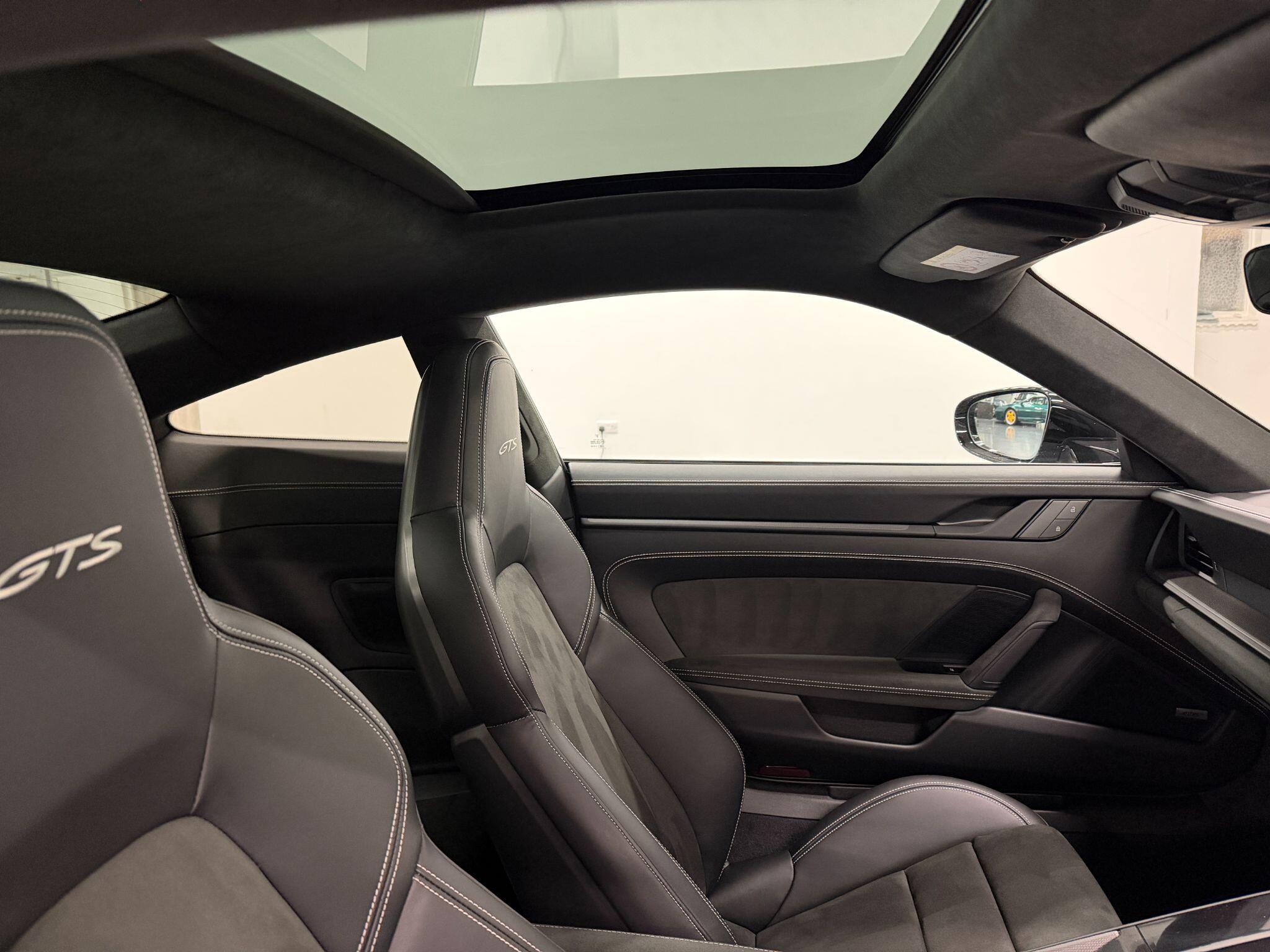 Porsche 911 view 41