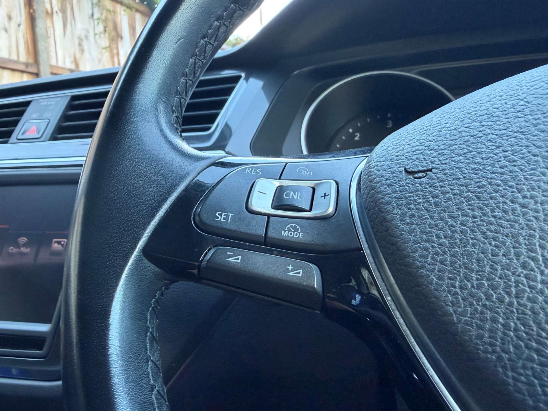 Volkswagen Tiguan view 21