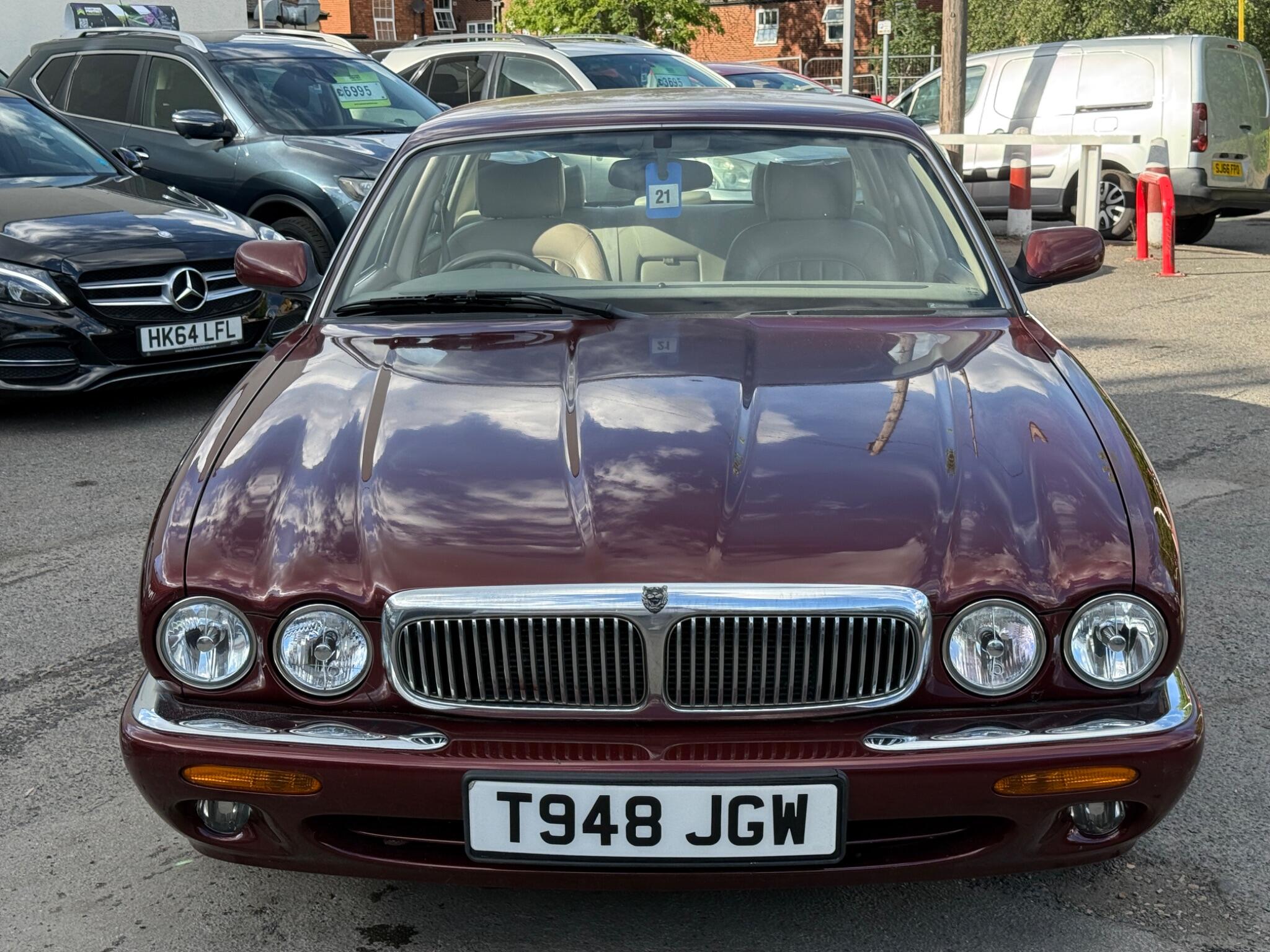 Jaguar XJ - Image 6
