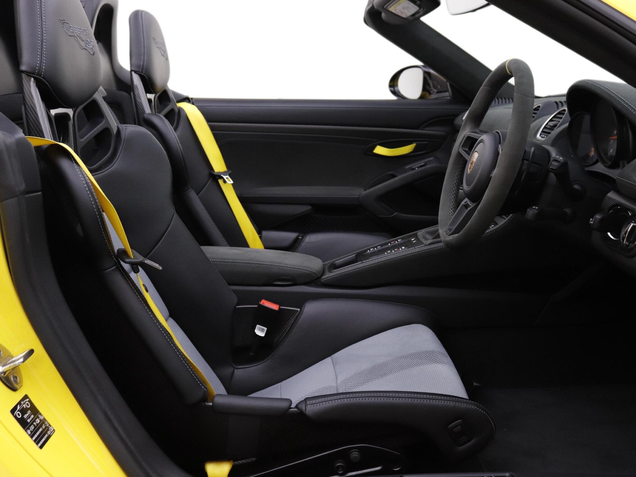 Porsche 718 Spyder view 10