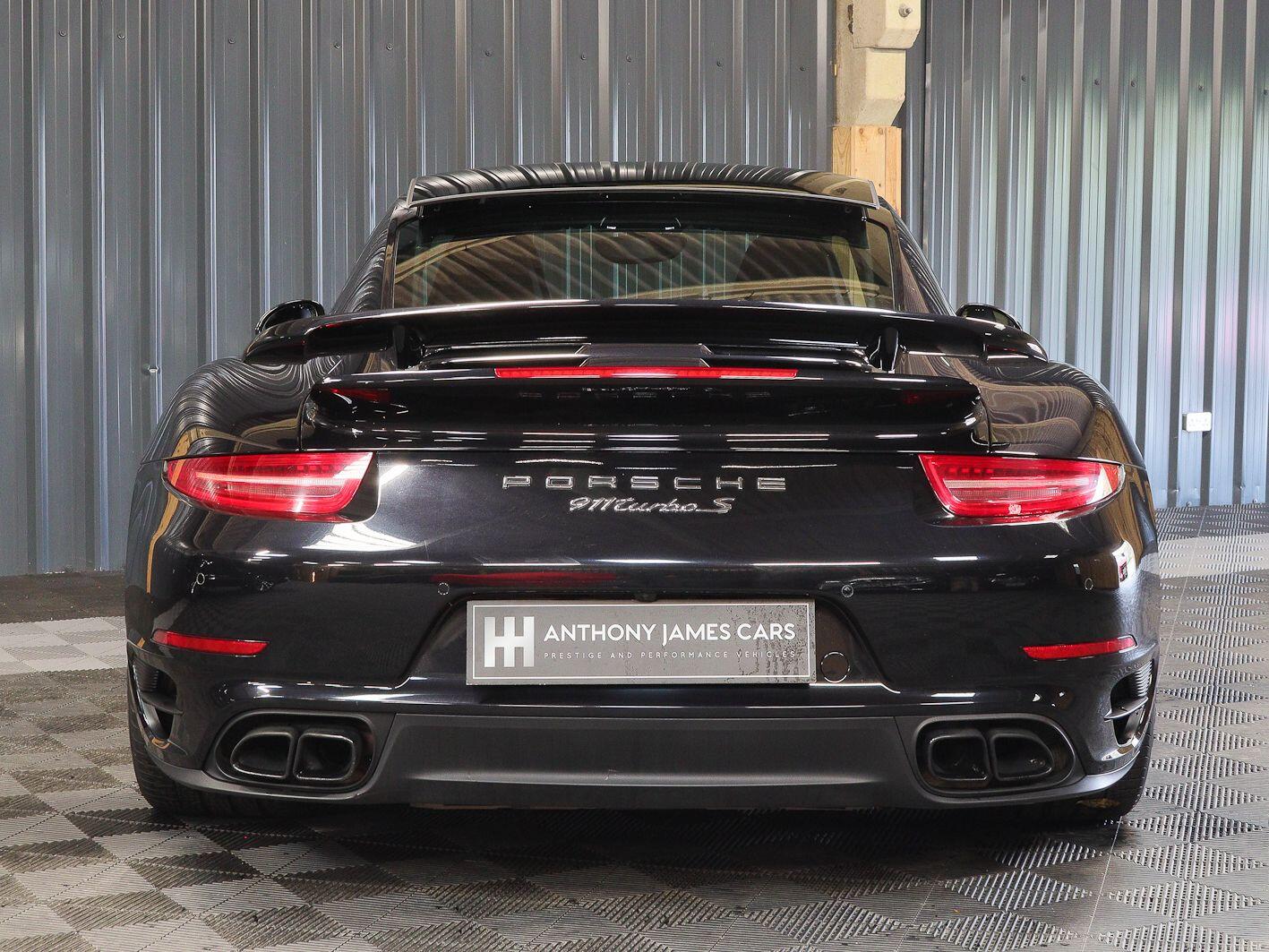 Porsche 911 view 33