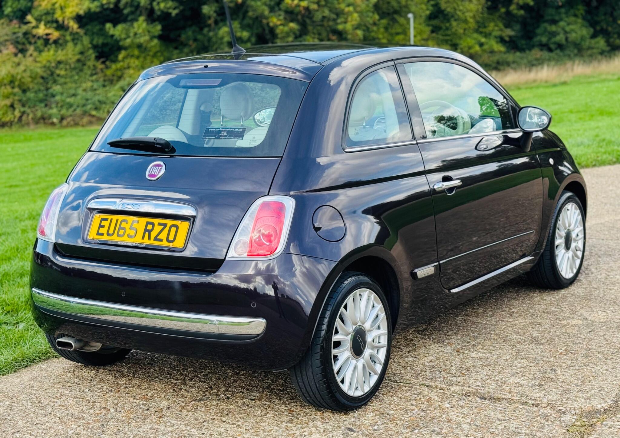 2015 Fiat 500 image 11