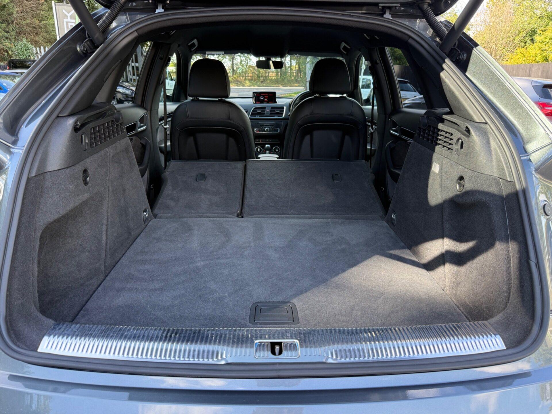 Audi Q3 view 46