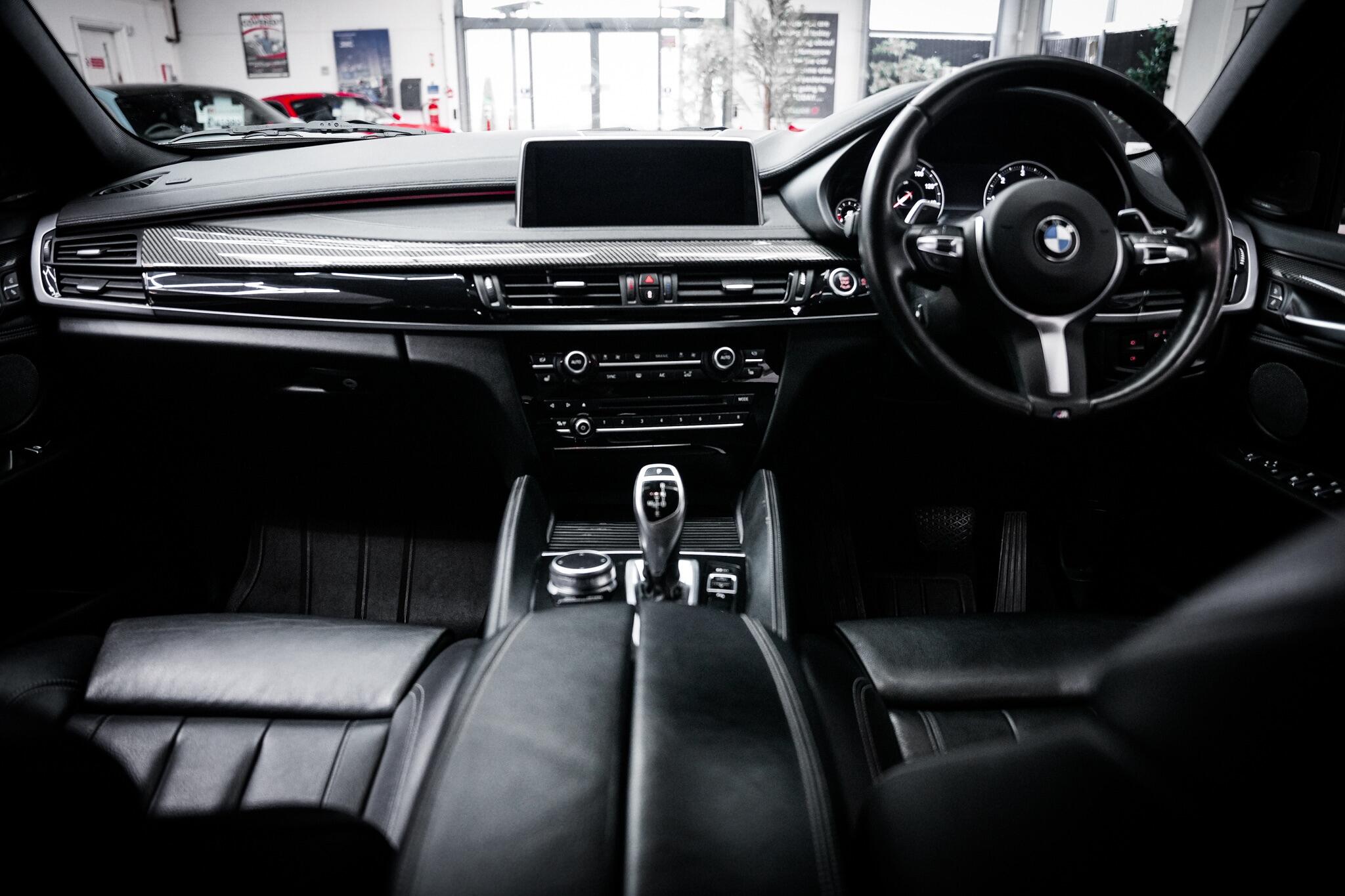 BMW X6 view 22