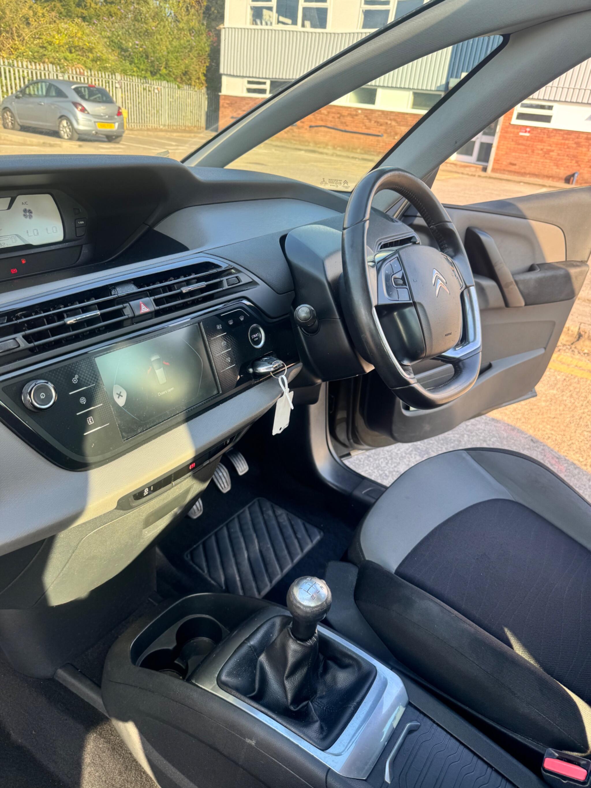 Citroen C4 Picasso view 24