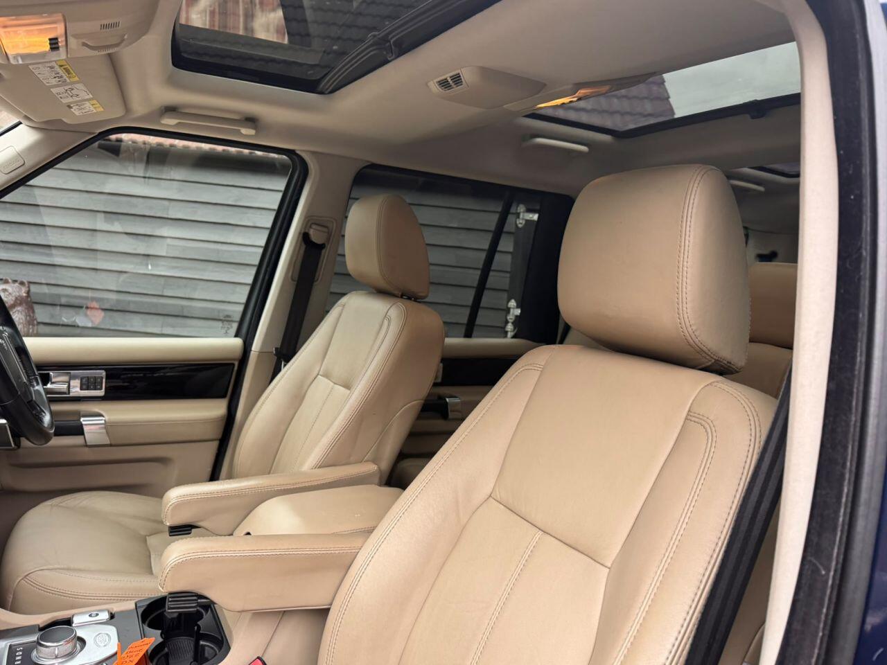 Land Rover Discovery view 17