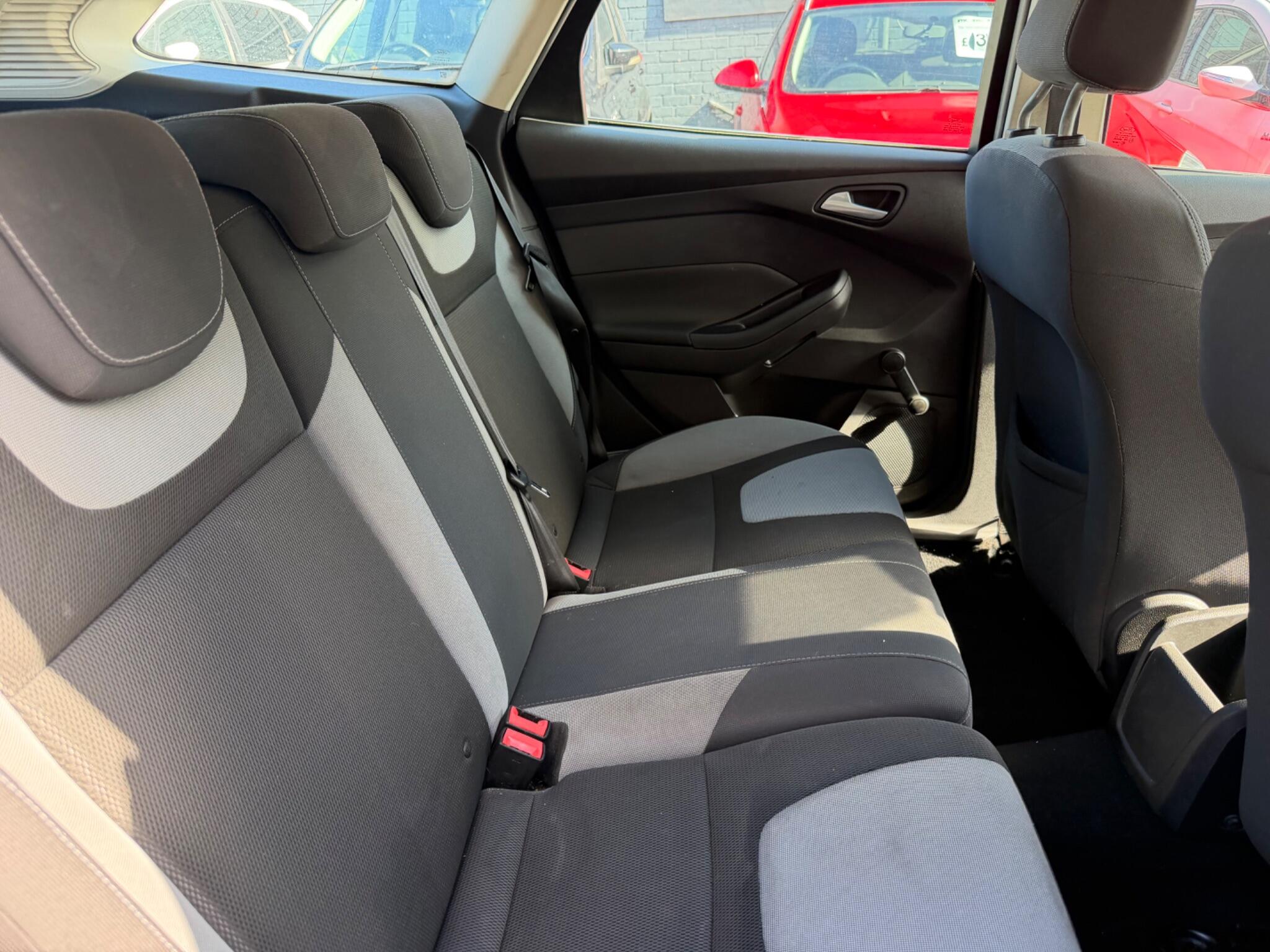 Ford Focus view 20